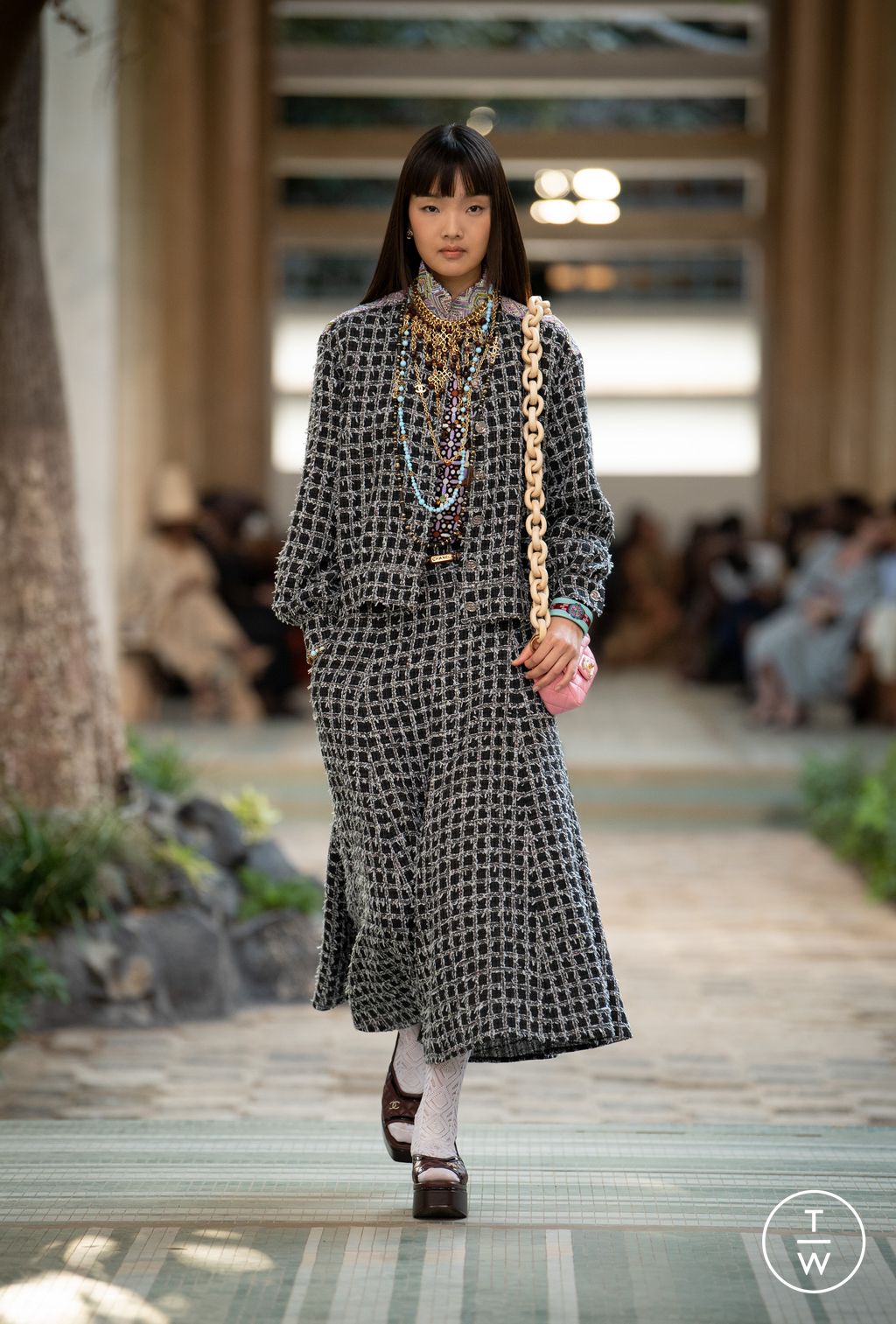 Fashion Week Paris Pre-Fall 2023 look 33 from the Chanel collection 女装