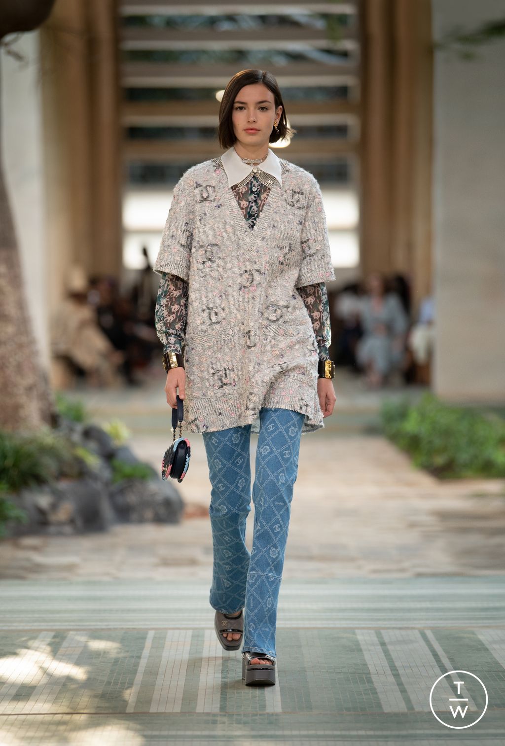 Fashion Week Paris Pre-Fall 2023 look 35 from the Chanel collection womenswear