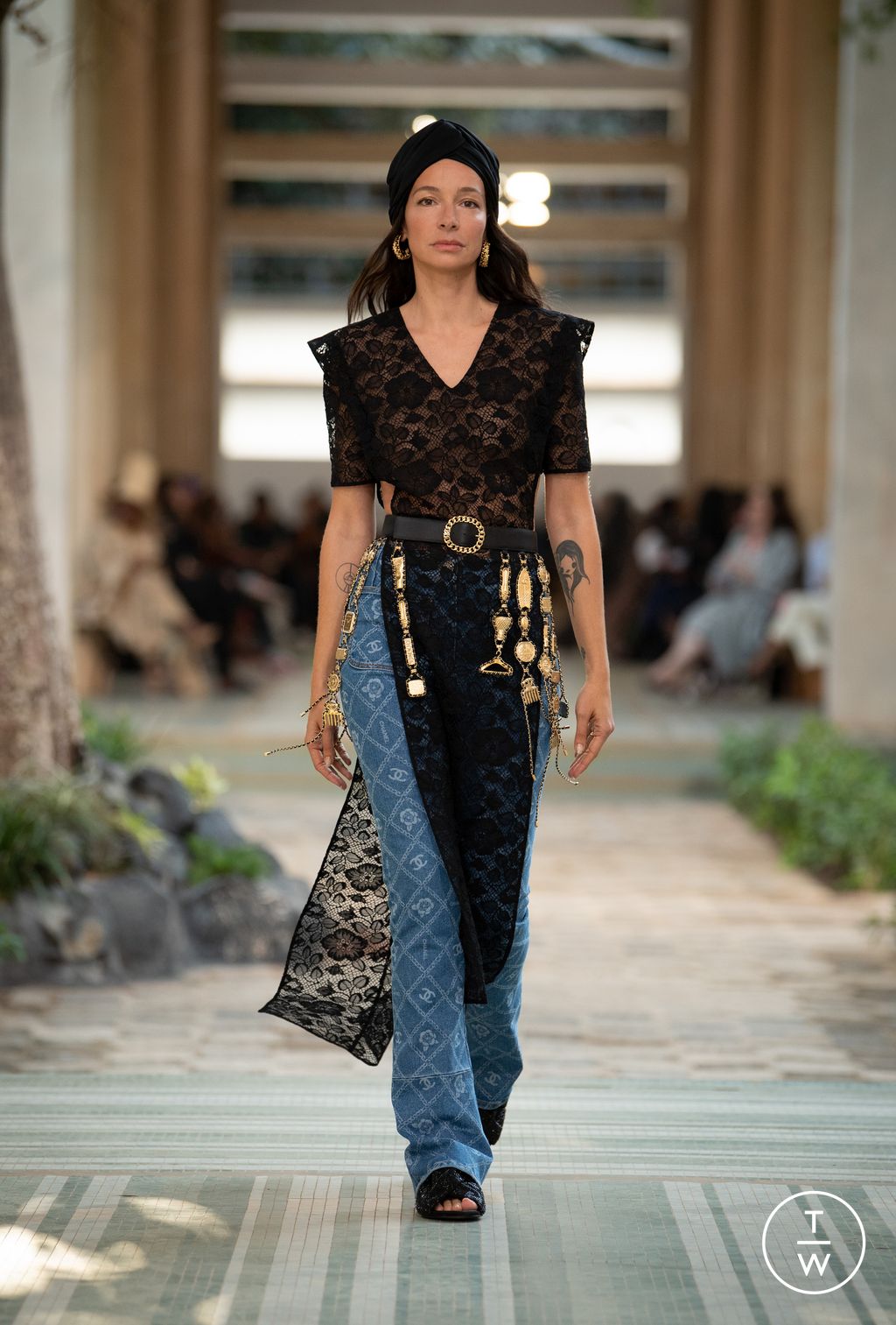 Fashion Week Paris Pre-Fall 2023 look 39 from the Chanel collection womenswear