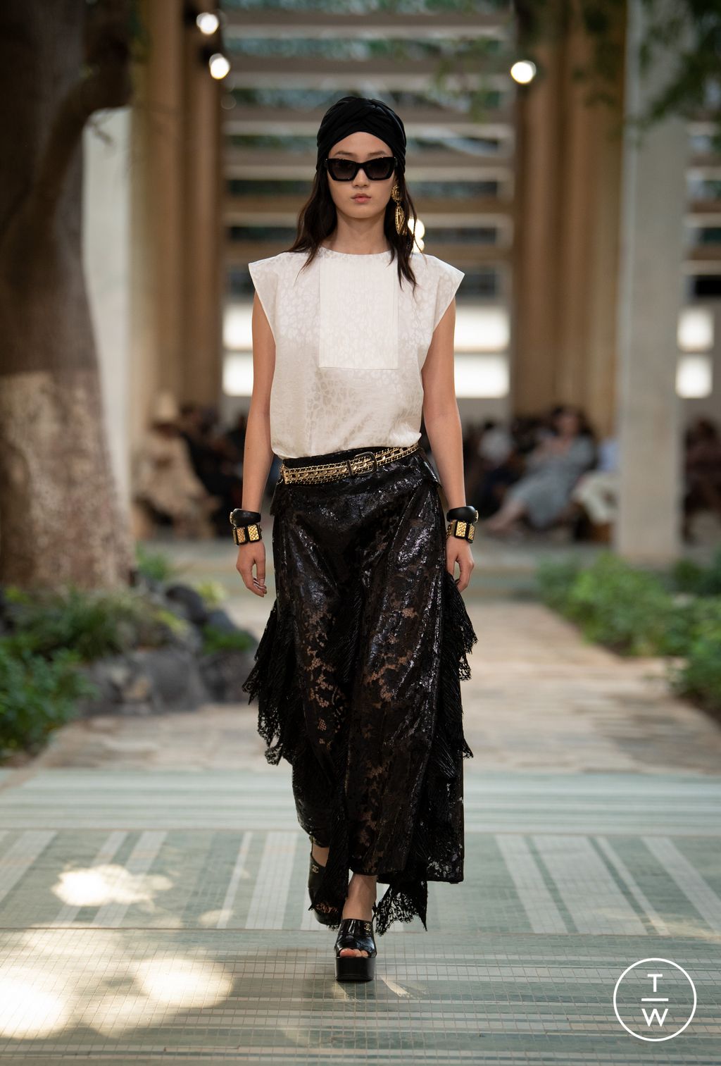 Fashion Week Paris Pre-Fall 2023 look 42 from the Chanel collection 女装