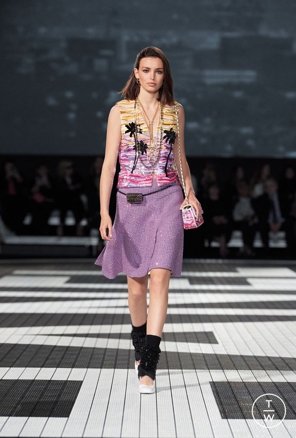Fashion Week Paris Resort 2024 look 45 from the Chanel collection 女装