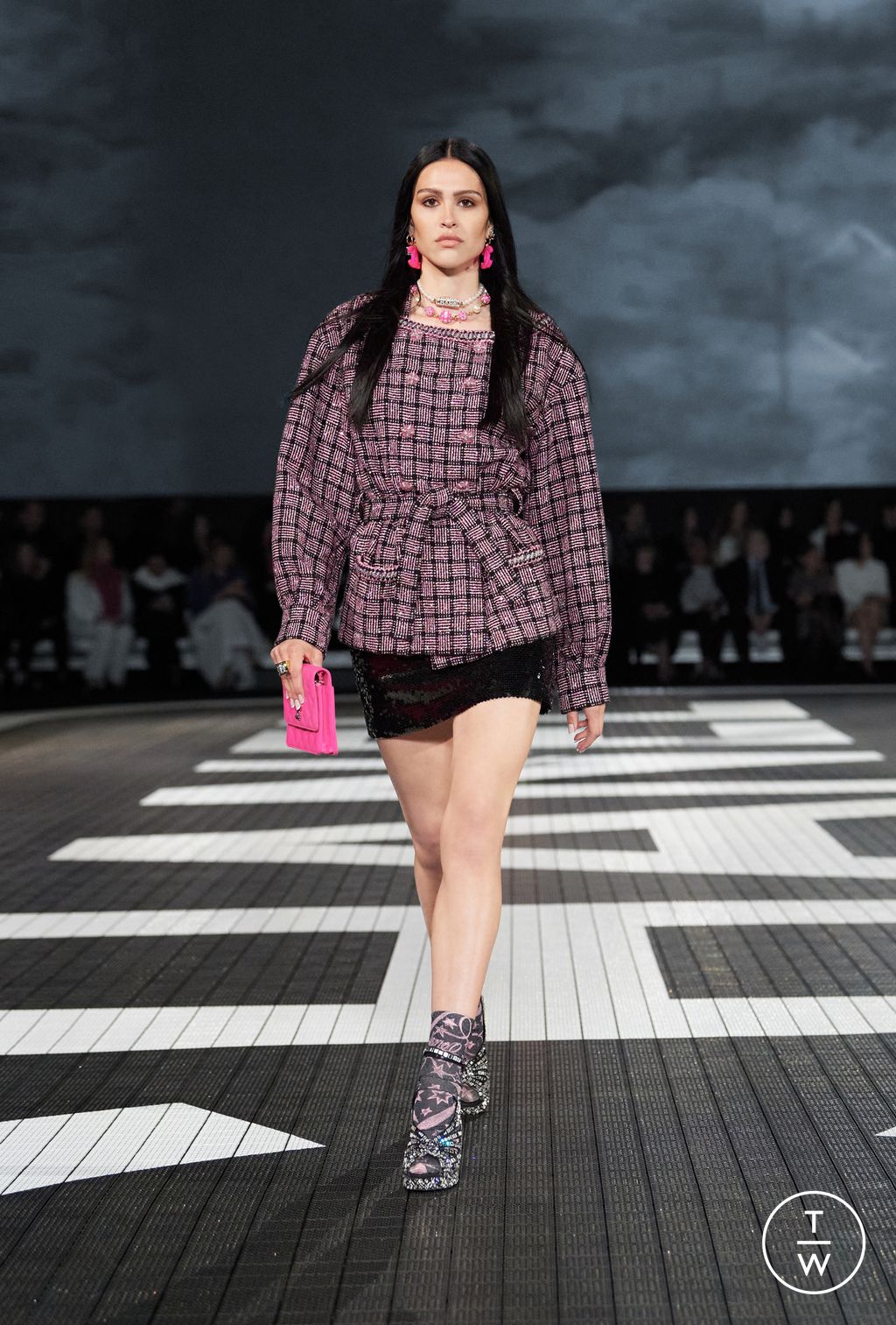Fashion Week Paris Resort 2024 look 49 from the Chanel collection 女装