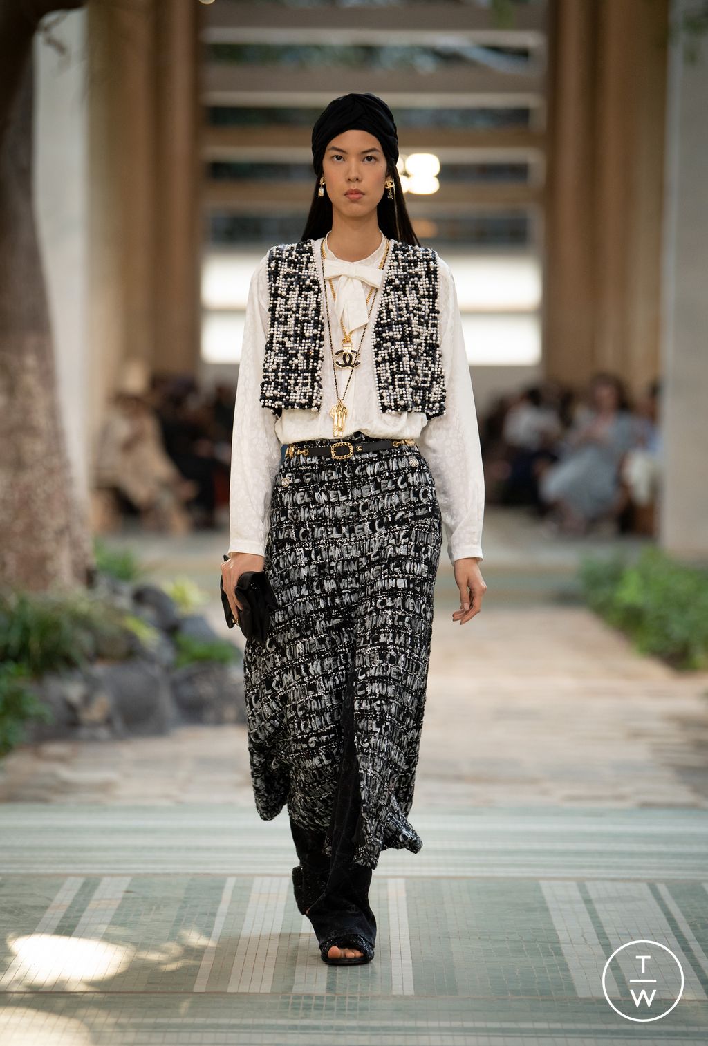 Fashion Week Paris Pre-Fall 2023 look 52 from the Chanel collection womenswear