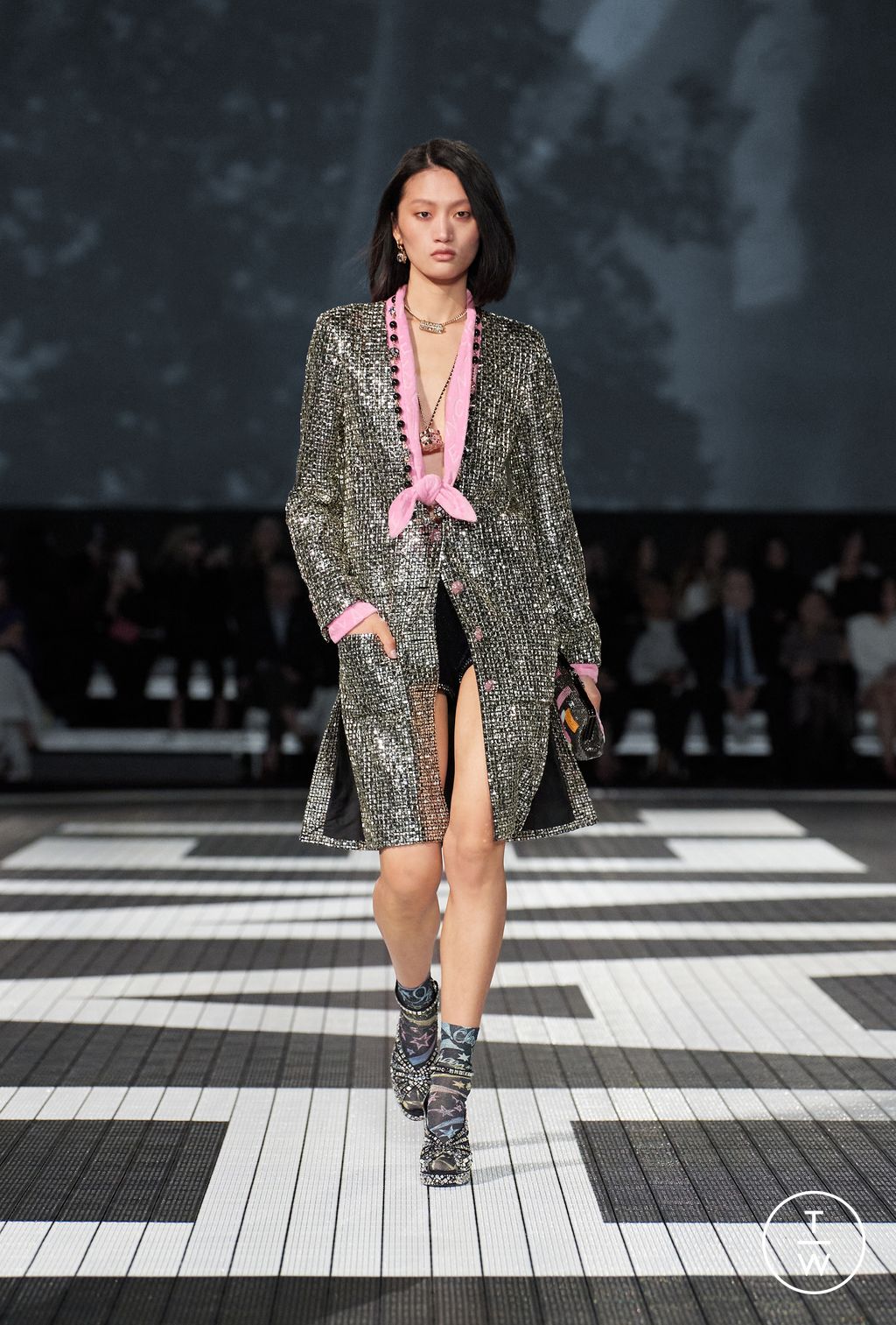 Fashion Week Paris Resort 2024 look 53 de la collection Chanel womenswear