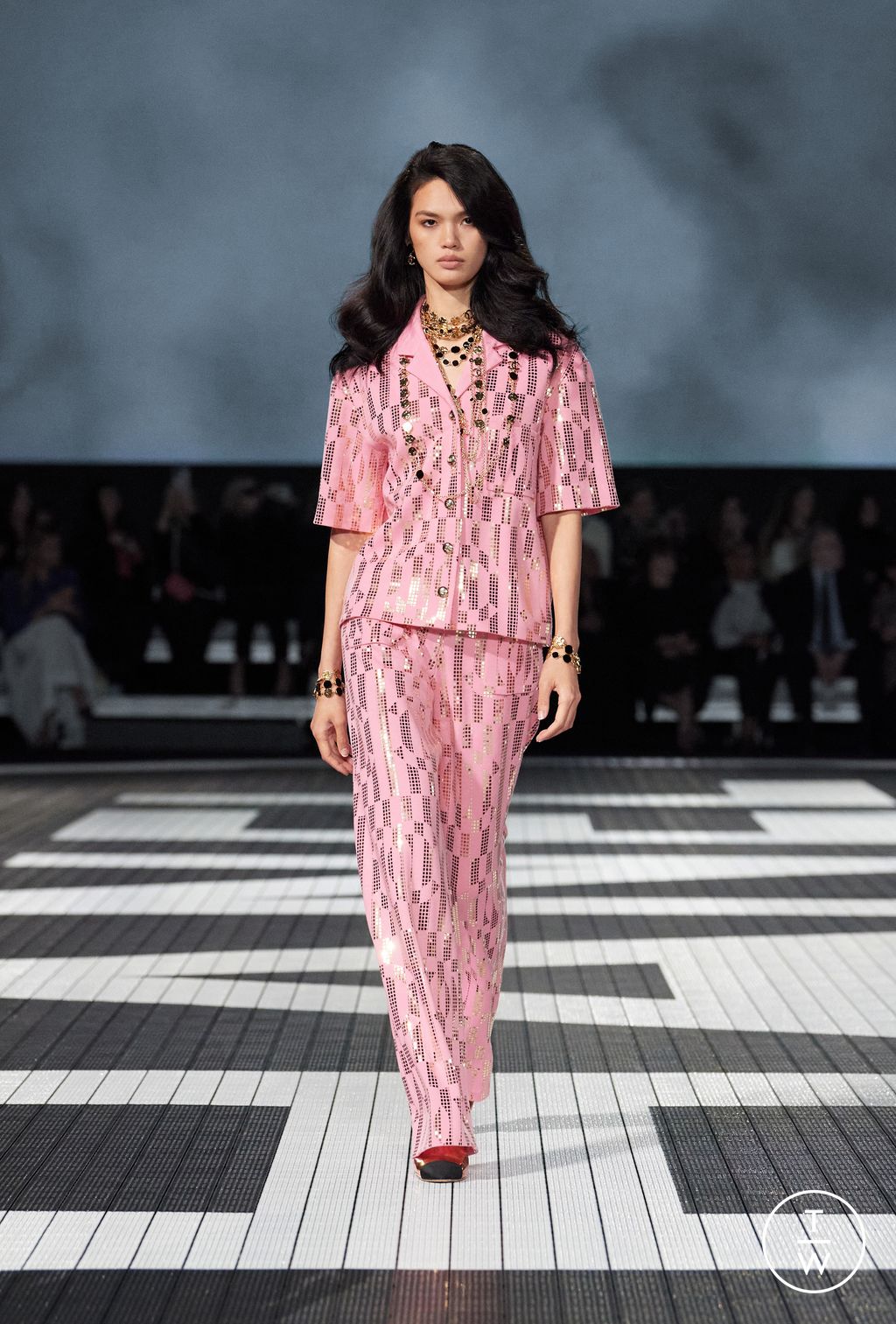 Fashion Week Paris Resort 2024 look 54 from the Chanel collection 女装