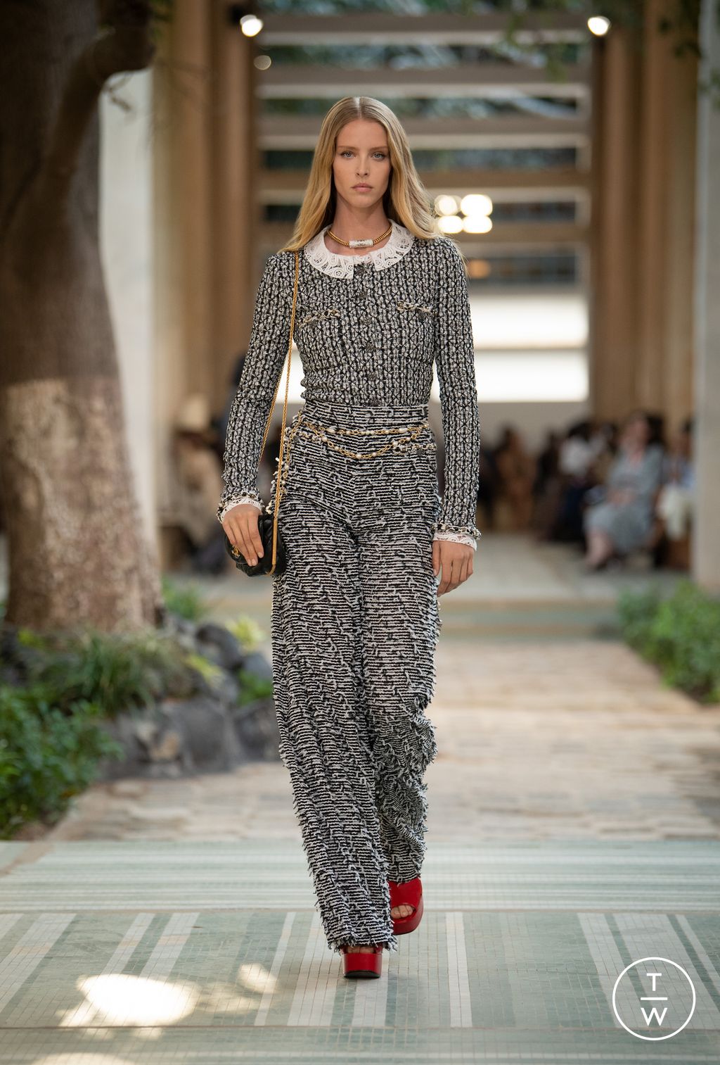 Fashion Week Paris Pre-Fall 2023 look 56 from the Chanel collection 女装