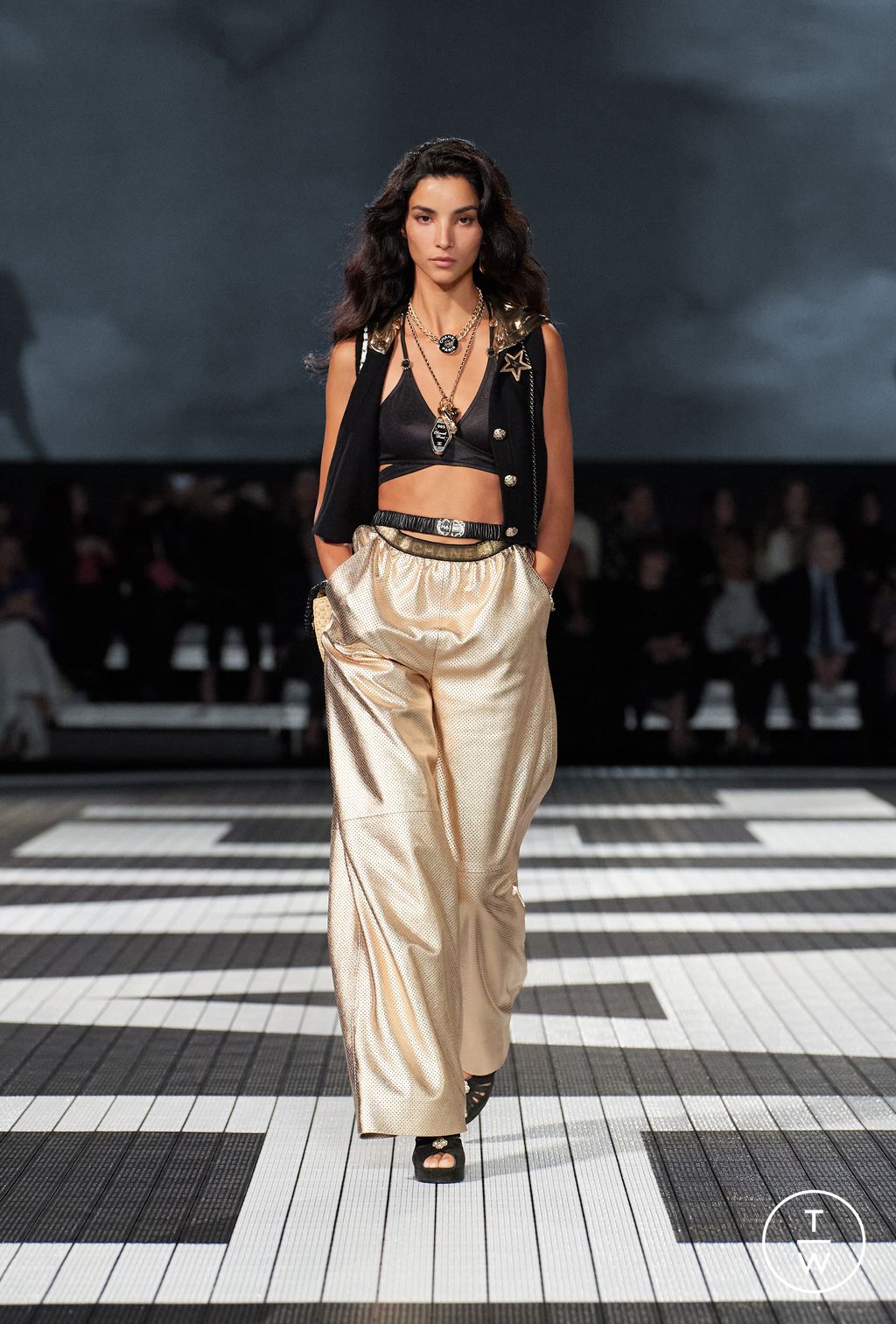 Fashion Week Paris Resort 2024 look 57 de la collection Chanel womenswear