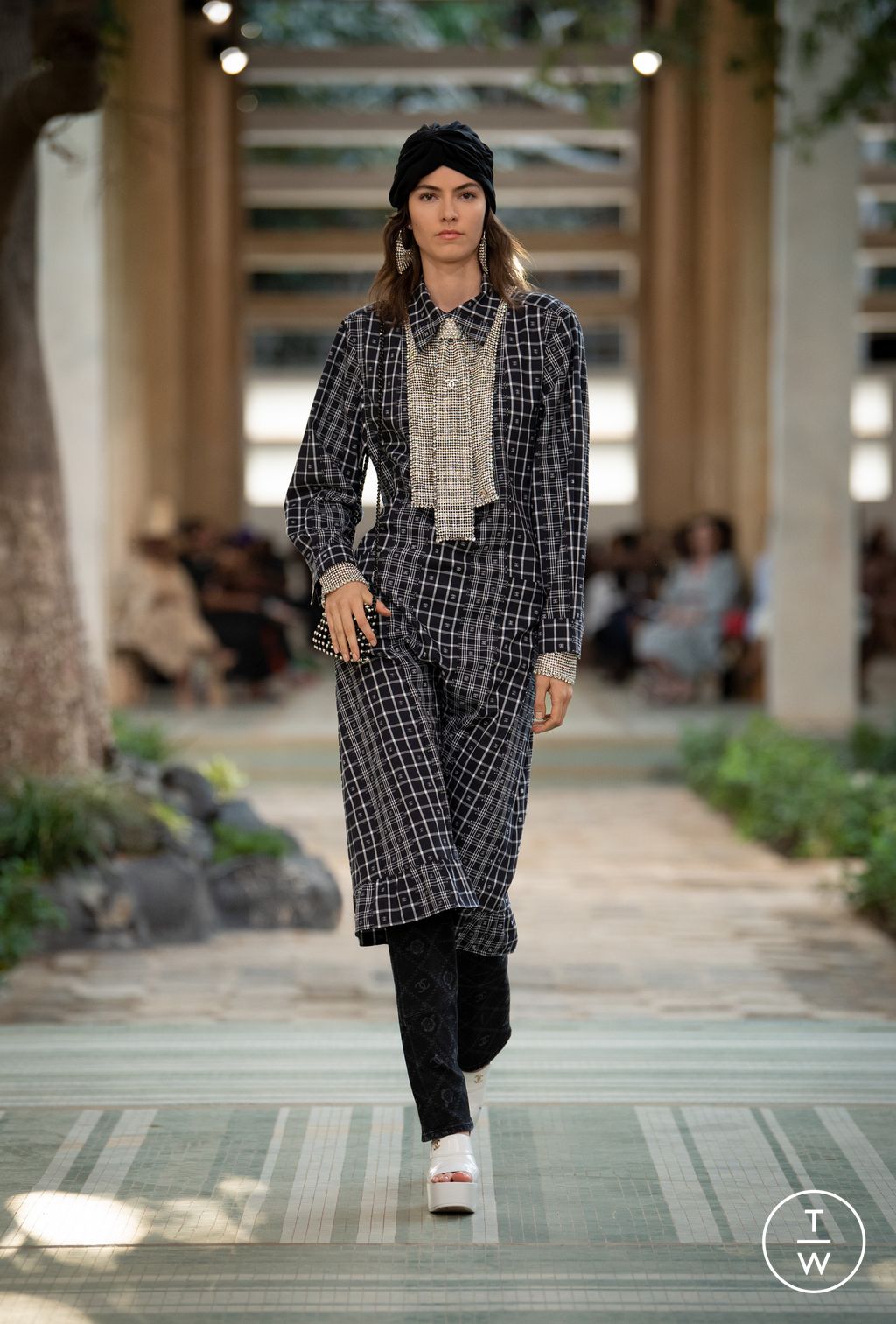 Fashion Week Paris Pre-Fall 2023 look 60 from the Chanel collection 女装