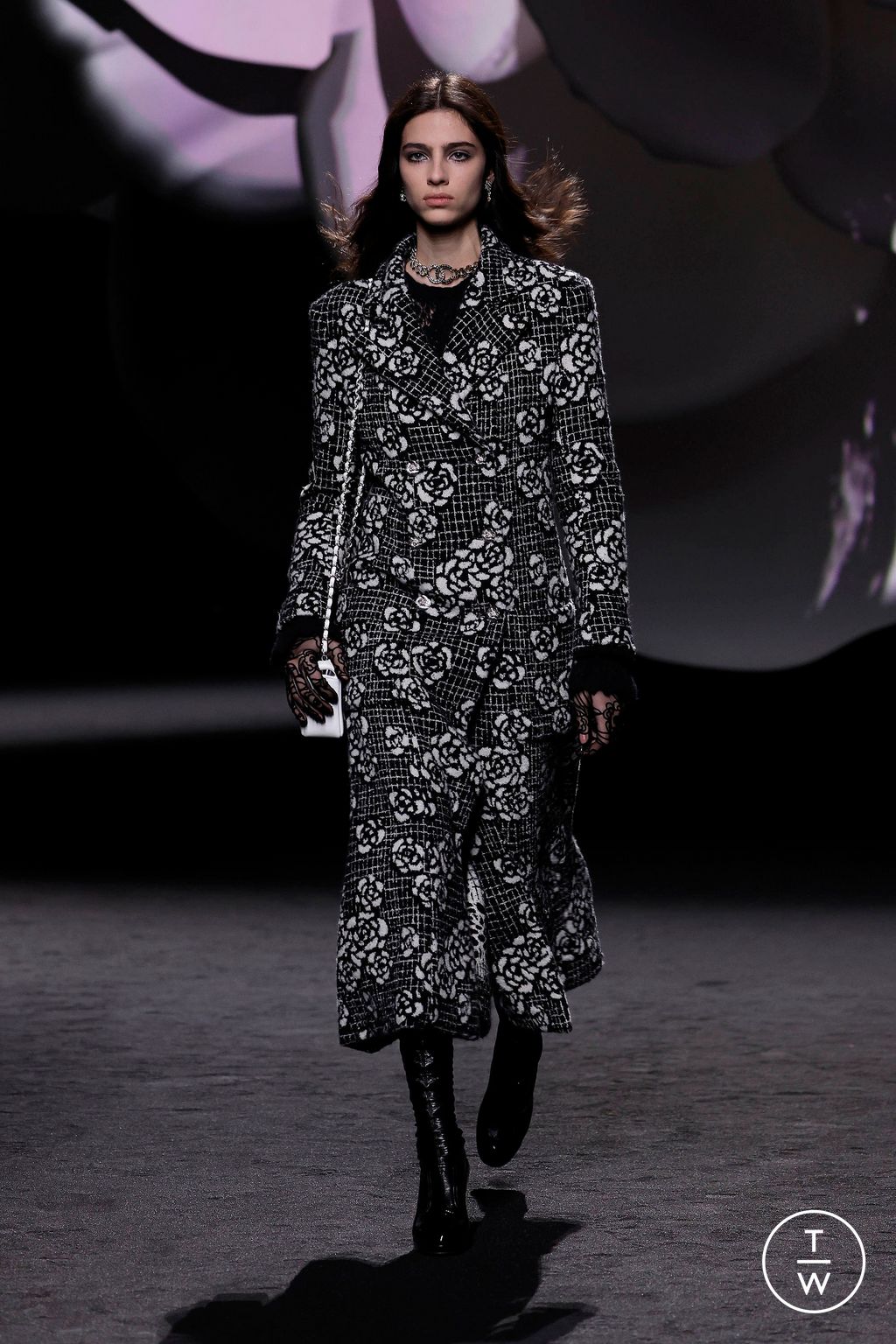 Fashion Week Paris Fall/Winter 2023 look 1 de la collection Chanel womenswear