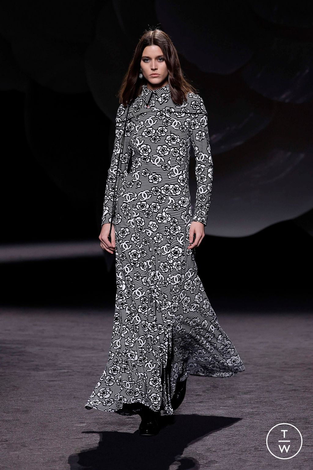 Fashion Week Paris Fall/Winter 2023 look 3 de la collection Chanel womenswear