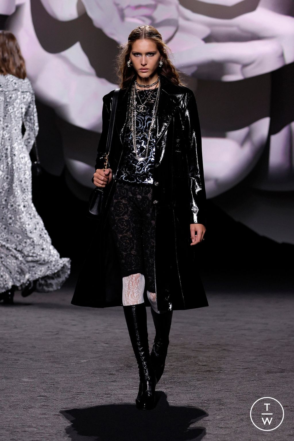 Fashion Week Paris Fall/Winter 2023 look 4 from the Chanel collection 女装