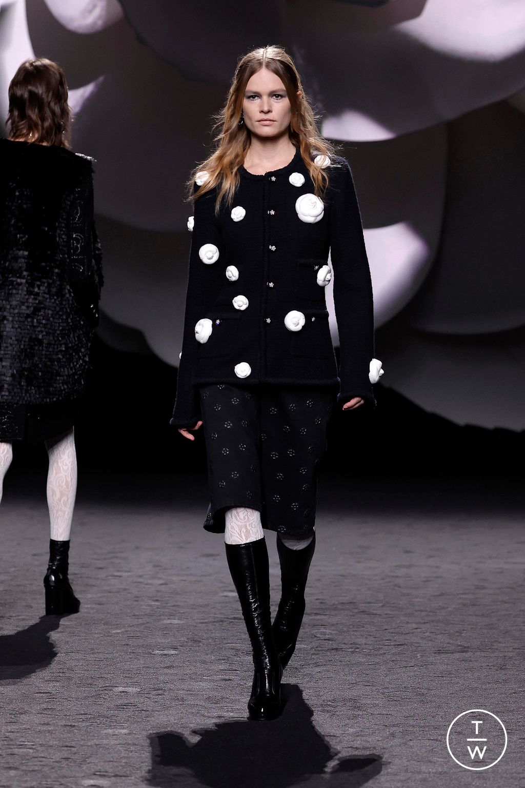 Fashion Week Paris Fall/Winter 2023 look 9 de la collection Chanel womenswear