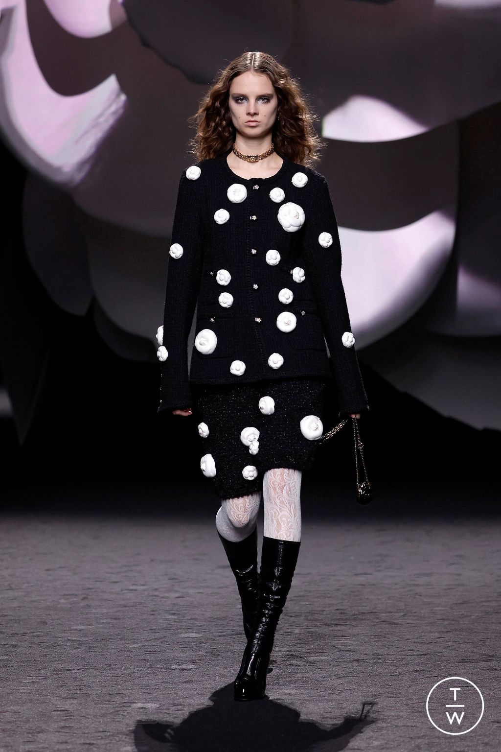Fashion Week Paris Fall/Winter 2023 look 10 de la collection Chanel womenswear