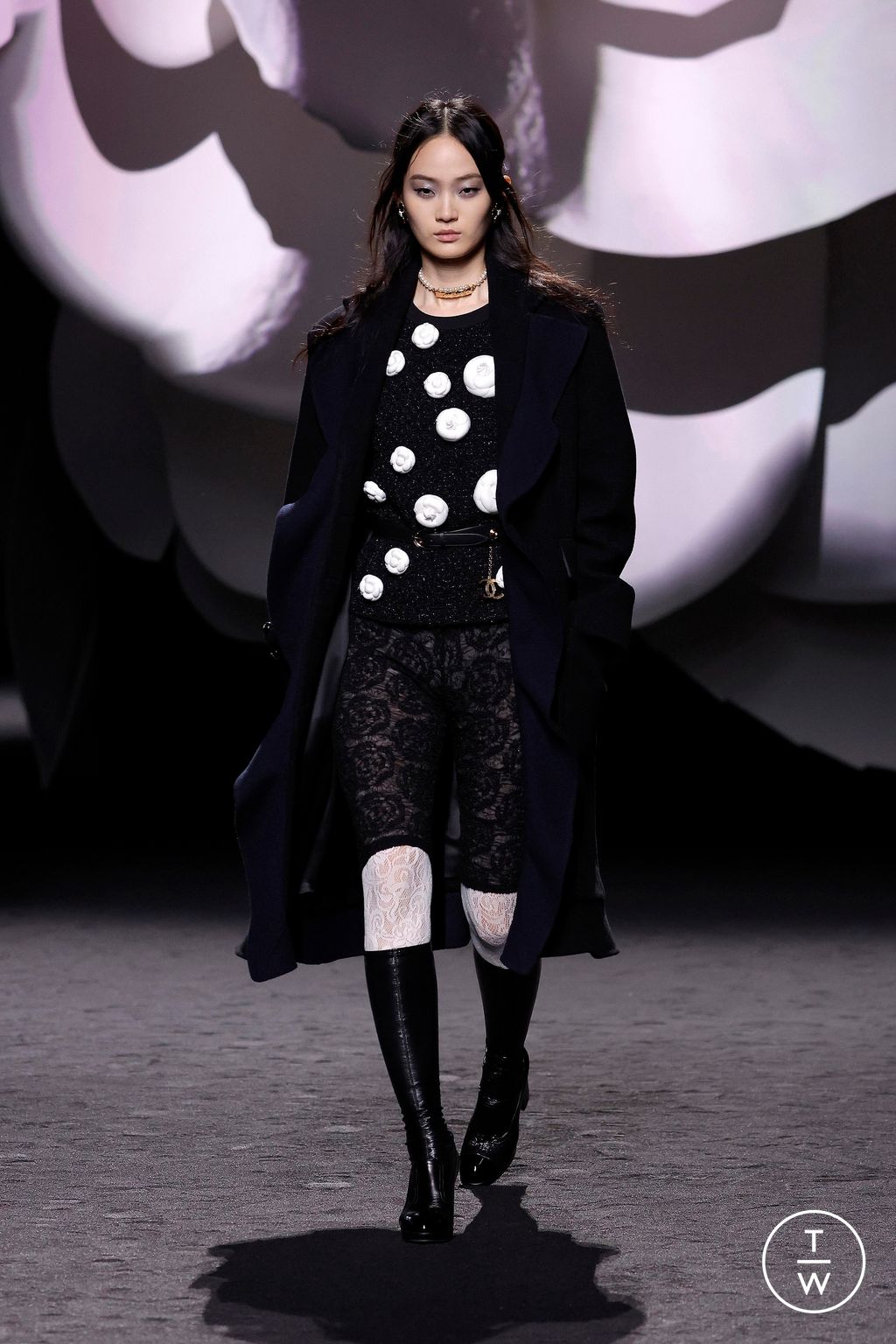 Fashion Week Paris Fall/Winter 2023 look 11 de la collection Chanel womenswear