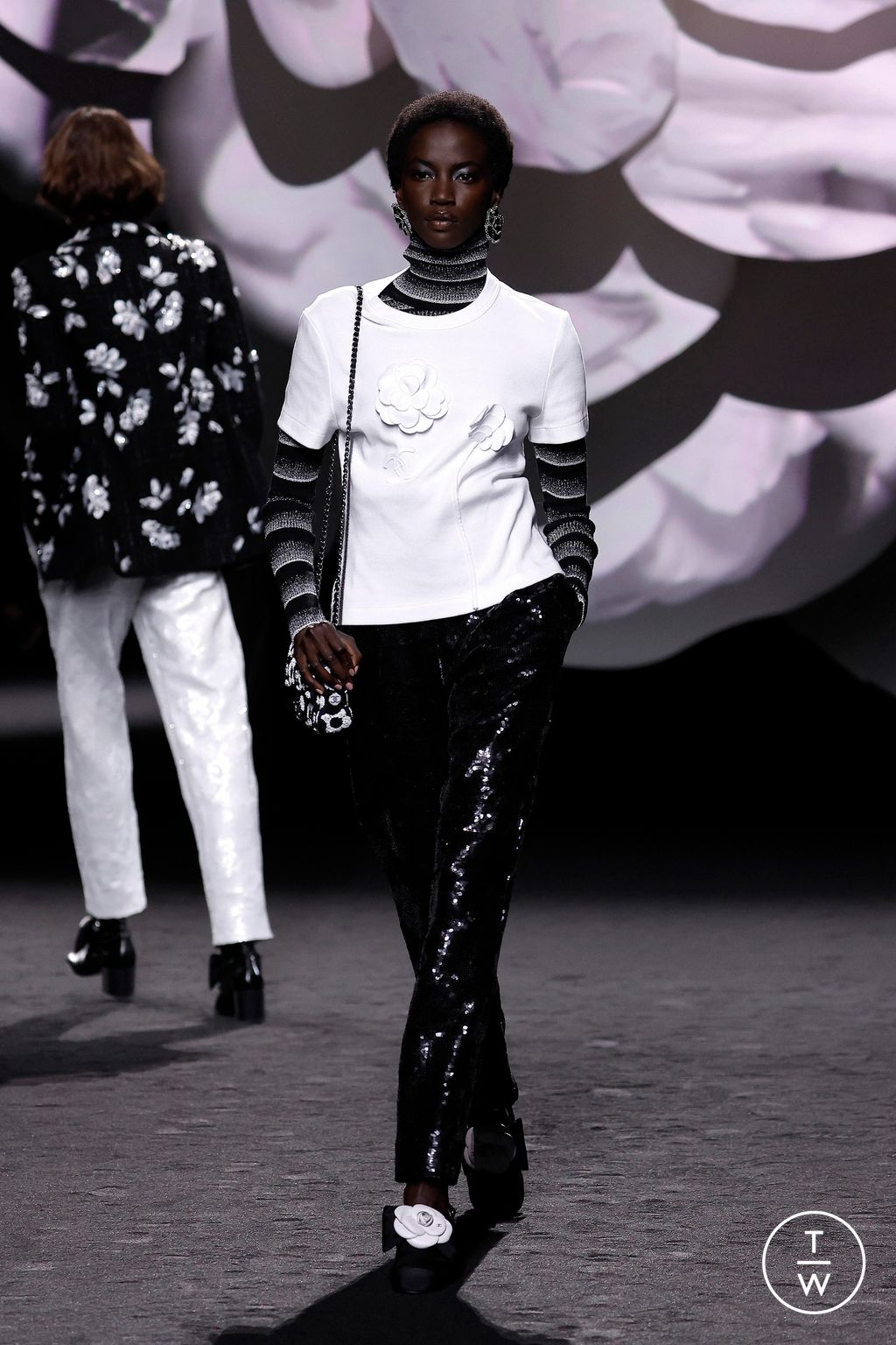 Fashion Week Paris Fall/Winter 2023 look 14 de la collection Chanel womenswear