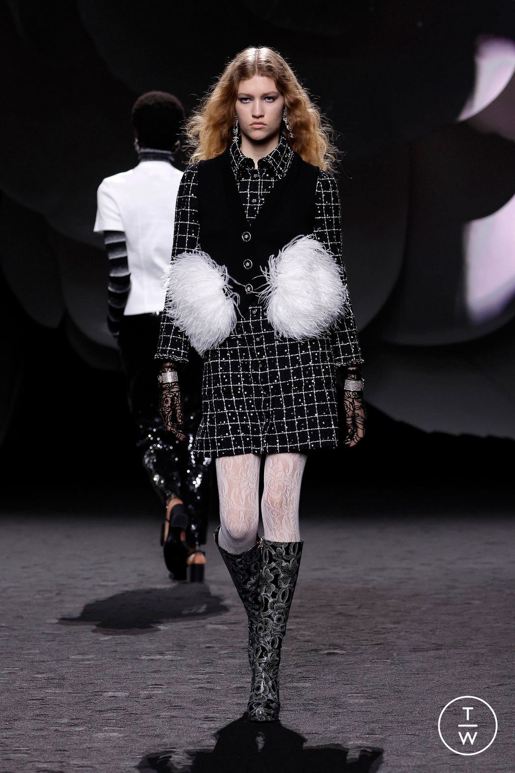 Fashion Week Paris Fall/Winter 2023 look 15 de la collection Chanel womenswear