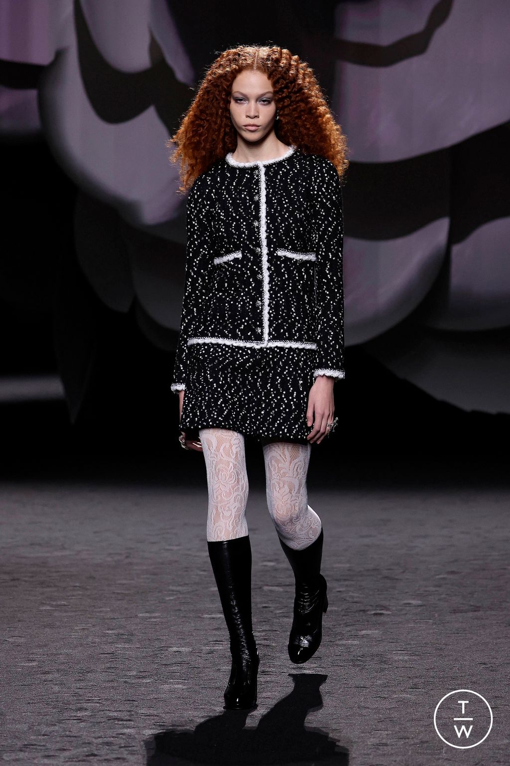 Fashion Week Paris Fall/Winter 2023 look 16 de la collection Chanel womenswear