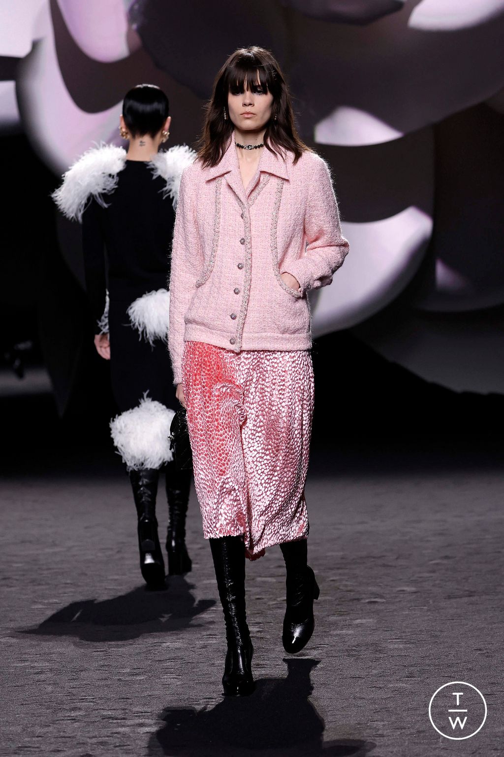 Fashion Week Paris Fall/Winter 2023 look 19 de la collection Chanel womenswear