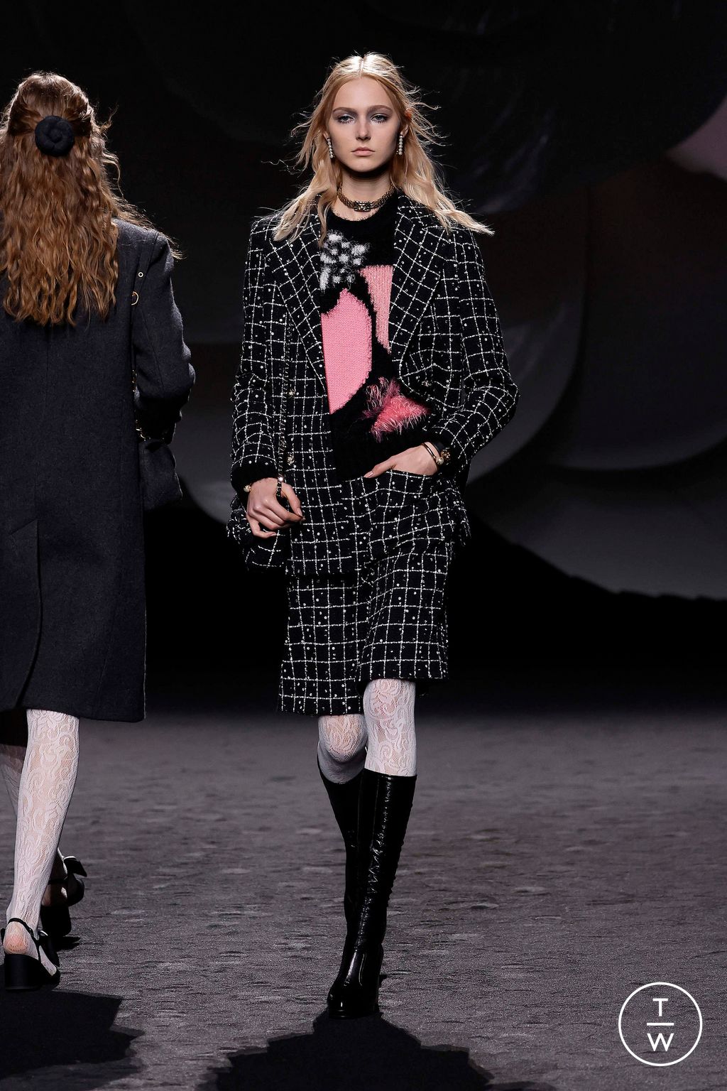 Fashion Week Paris Fall/Winter 2023 look 21 de la collection Chanel womenswear