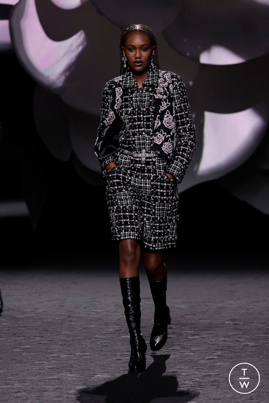Fashion Week Paris Fall/Winter 2023 look 27 de la collection Chanel womenswear