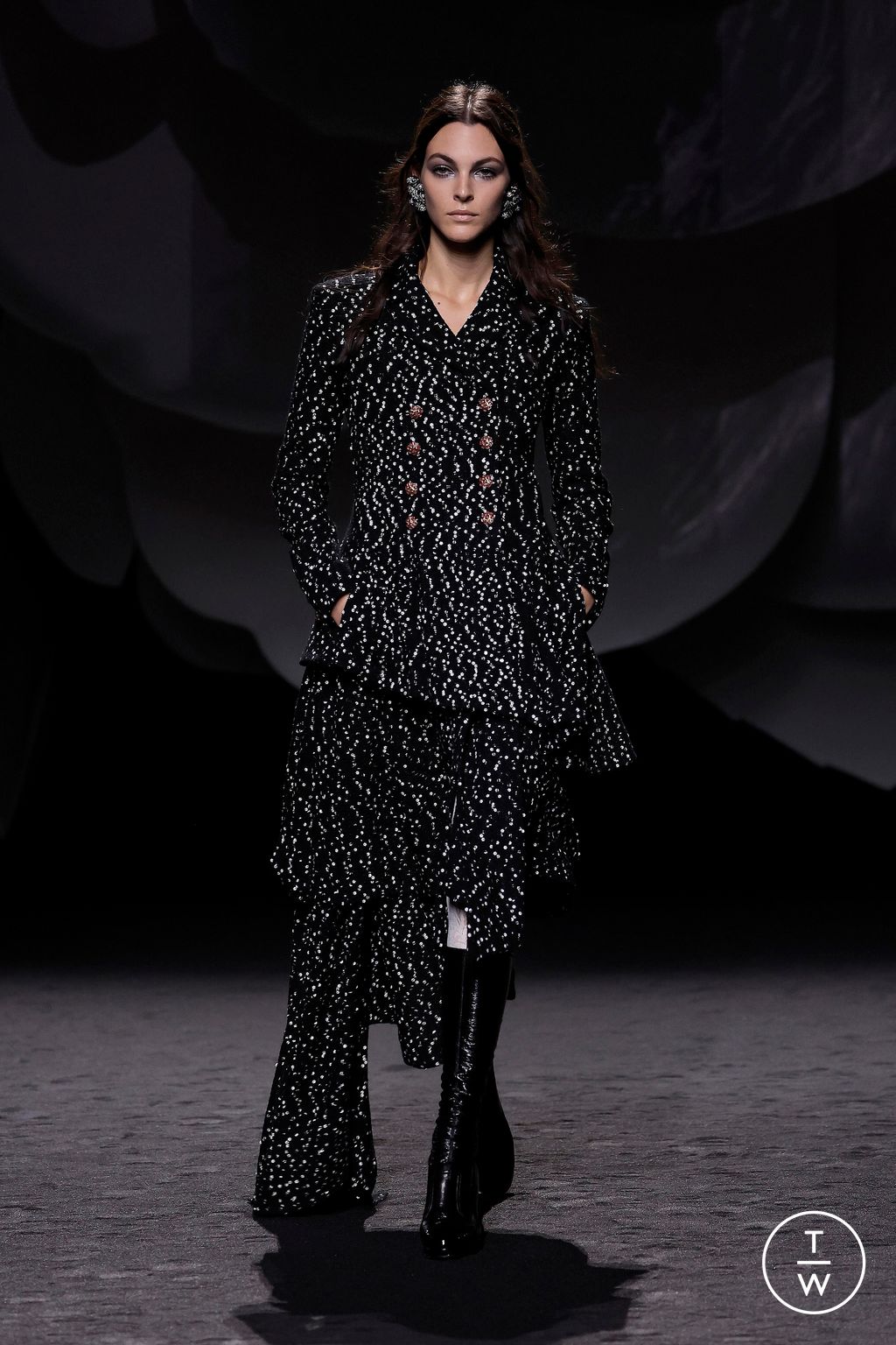 Fashion Week Paris Fall/Winter 2023 look 30 de la collection Chanel womenswear