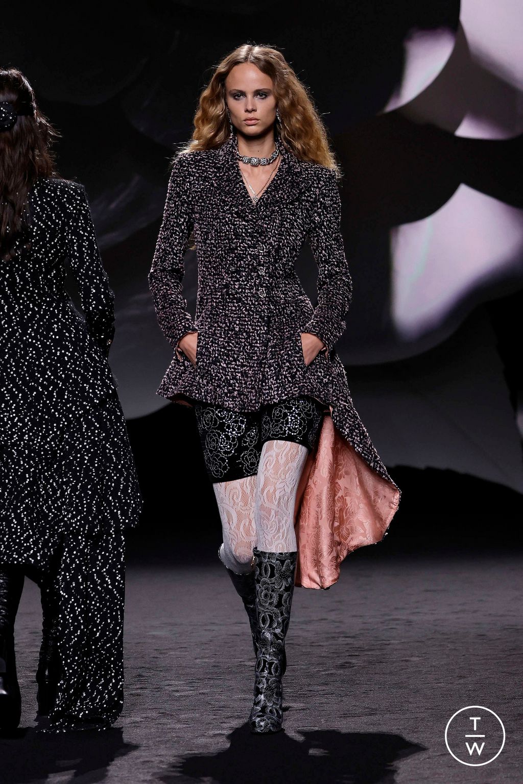 Fashion Week Paris Fall/Winter 2023 look 31 de la collection Chanel womenswear