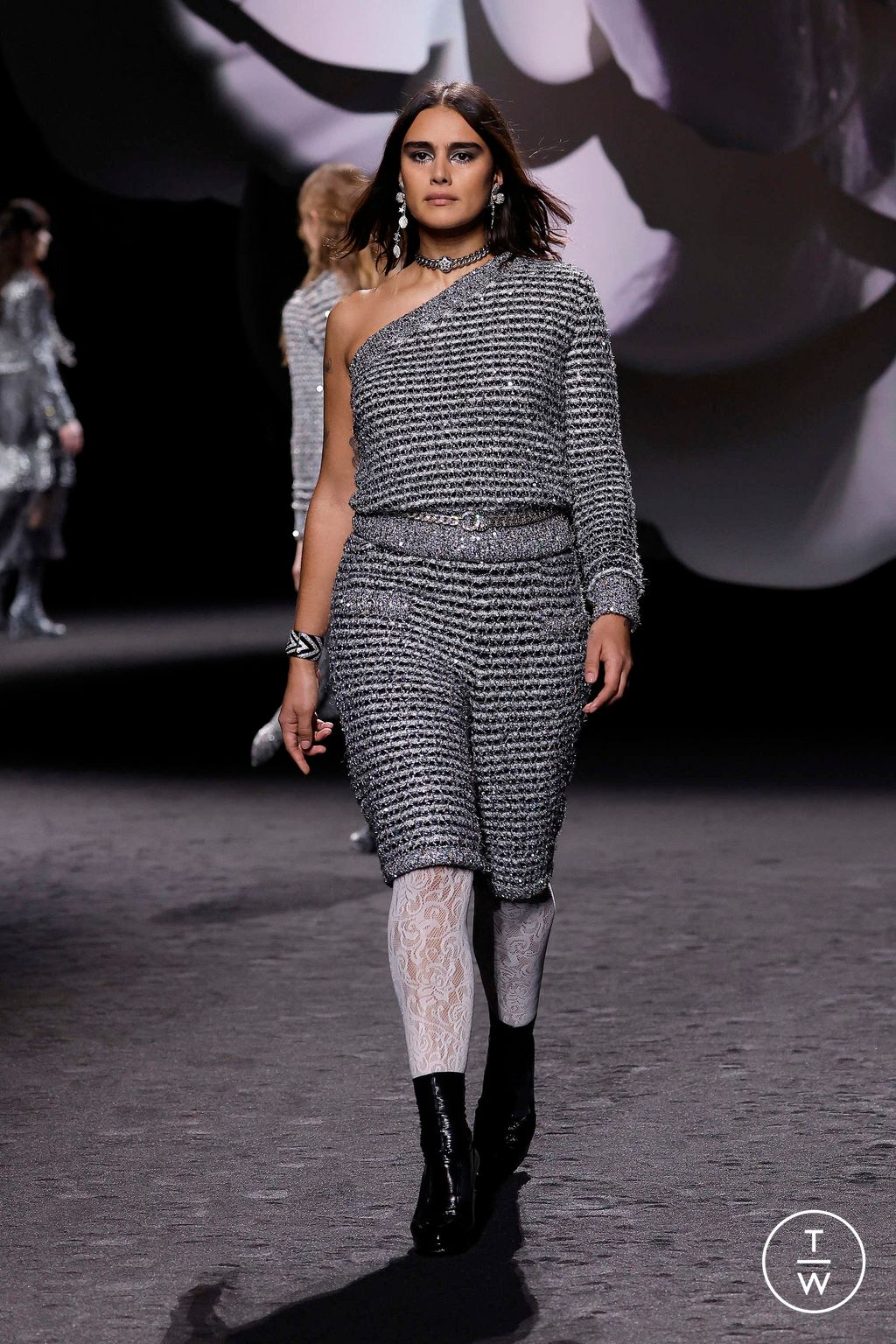 Fashion Week Paris Fall/Winter 2023 look 35 de la collection Chanel womenswear