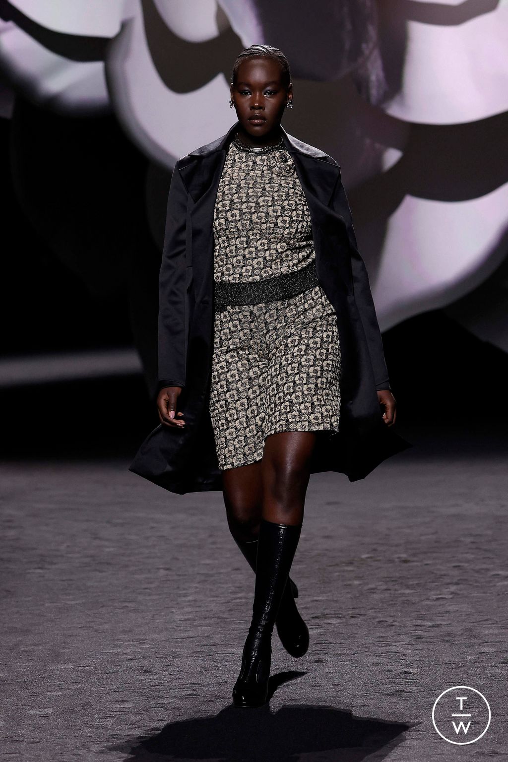Fashion Week Paris Fall/Winter 2023 look 39 from the Chanel collection womenswear