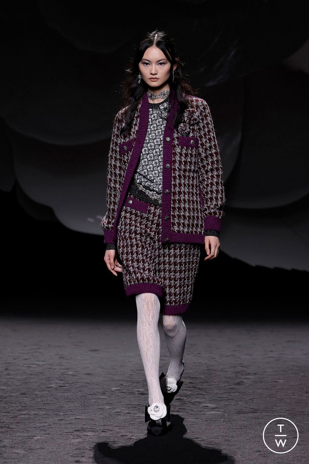 Fashion Week Paris Fall/Winter 2023 look 40 from the Chanel collection womenswear