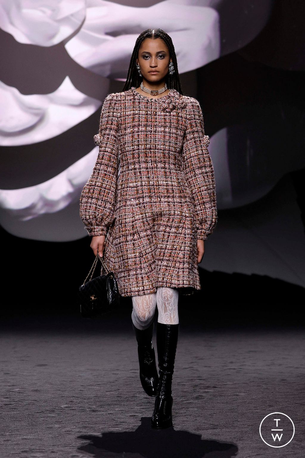 Fashion Week Paris Fall/Winter 2023 look 42 de la collection Chanel womenswear
