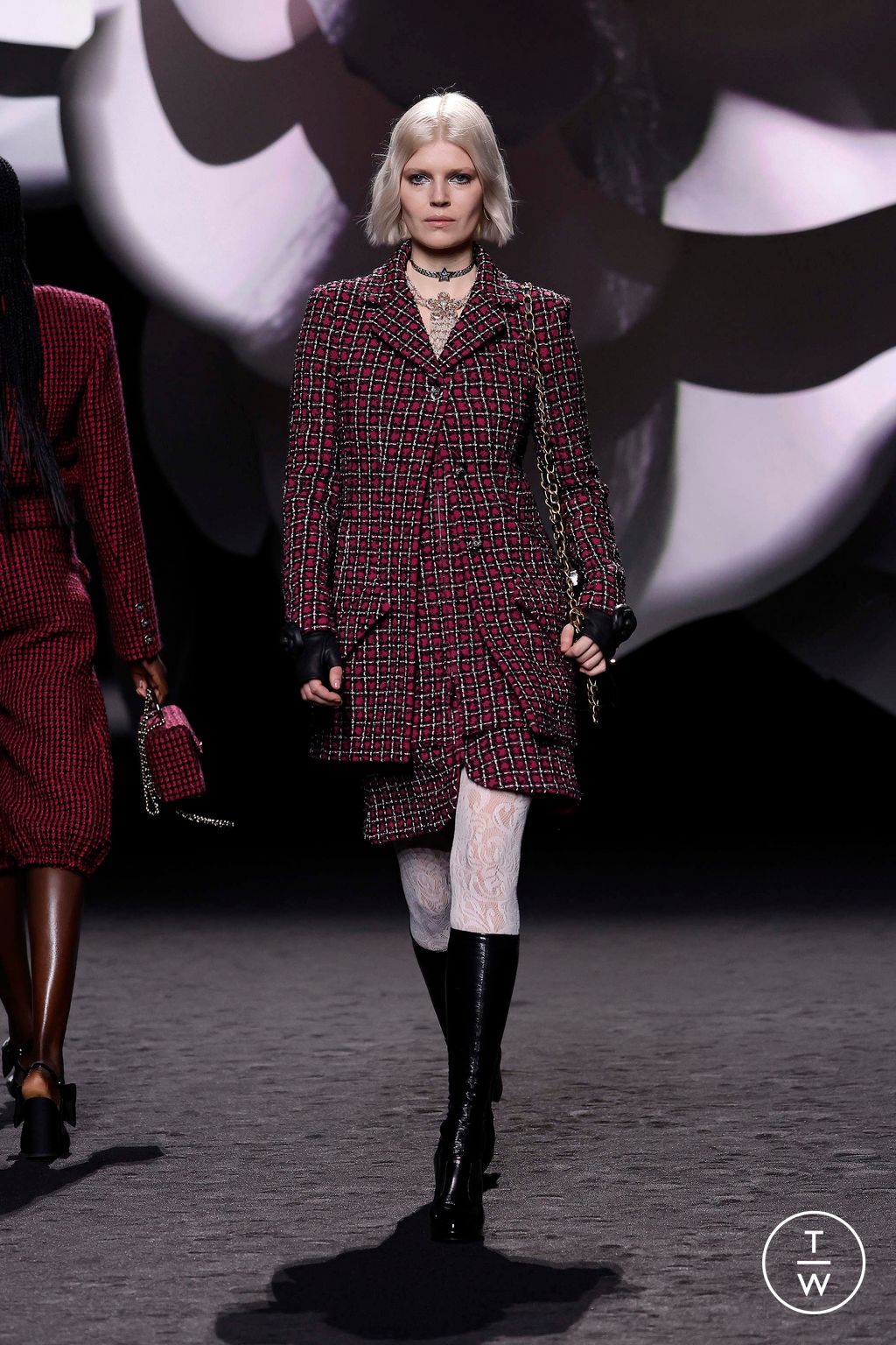 Fashion Week Paris Fall/Winter 2023 look 45 de la collection Chanel womenswear