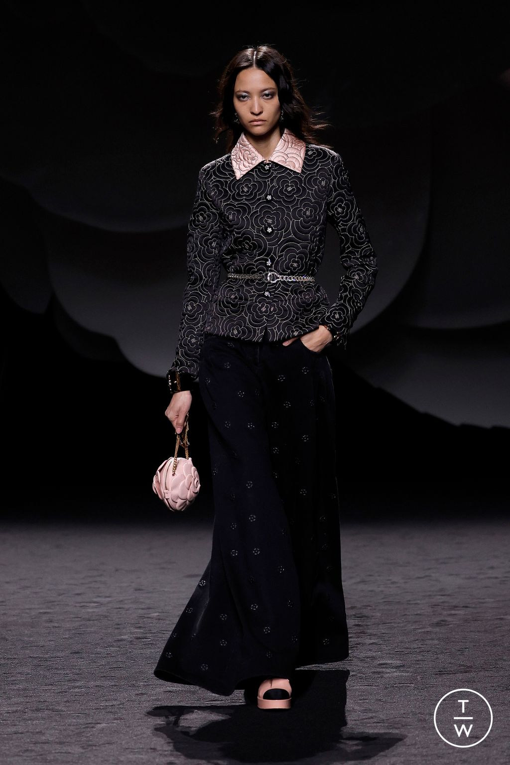Fashion Week Paris Fall/Winter 2023 look 49 de la collection Chanel womenswear