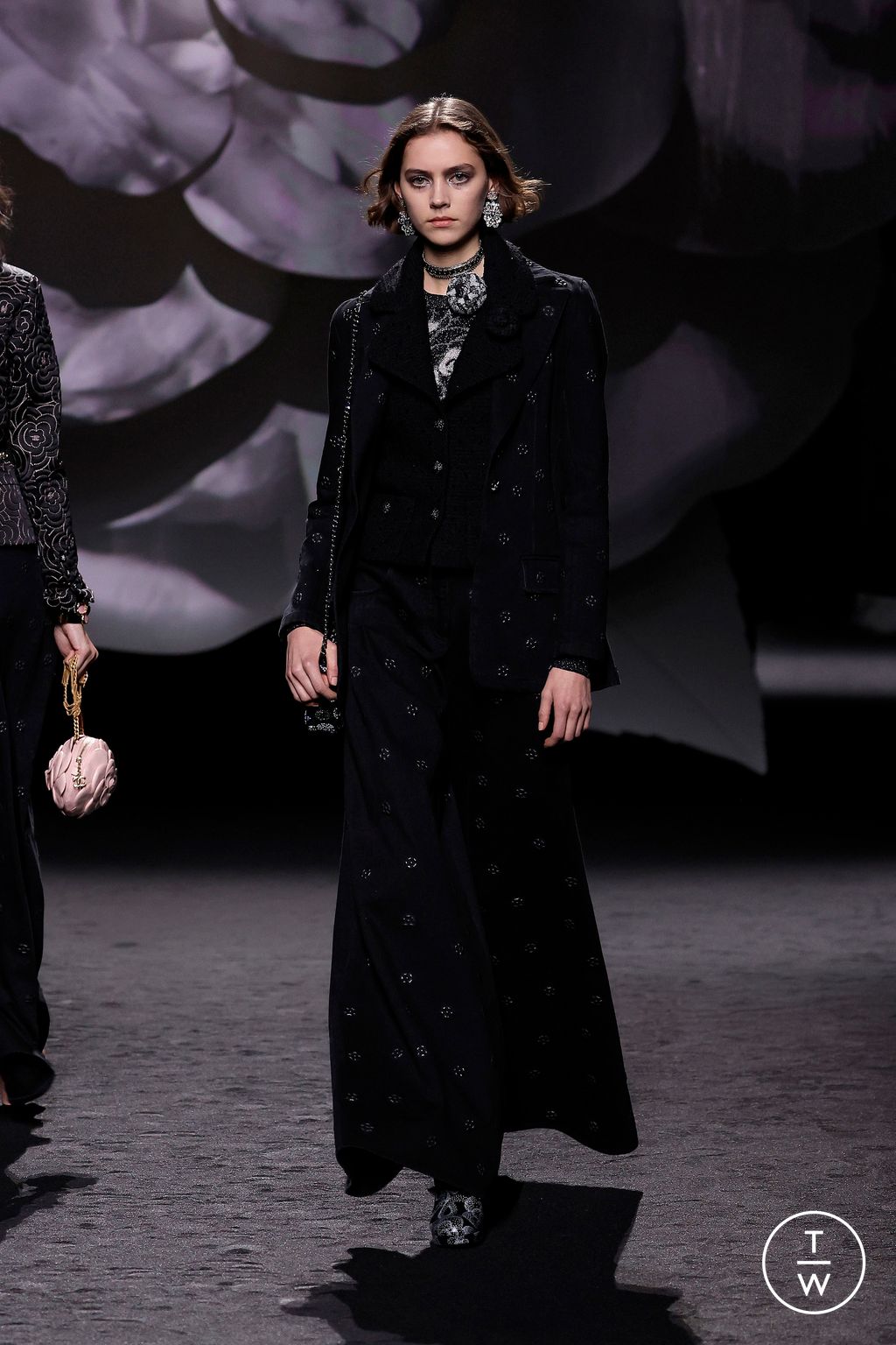 Fashion Week Paris Fall/Winter 2023 look 50 from the Chanel collection 女装