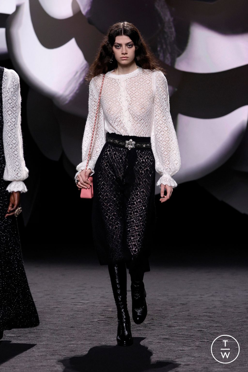 Fashion Week Paris Fall/Winter 2023 look 54 from the Chanel collection womenswear