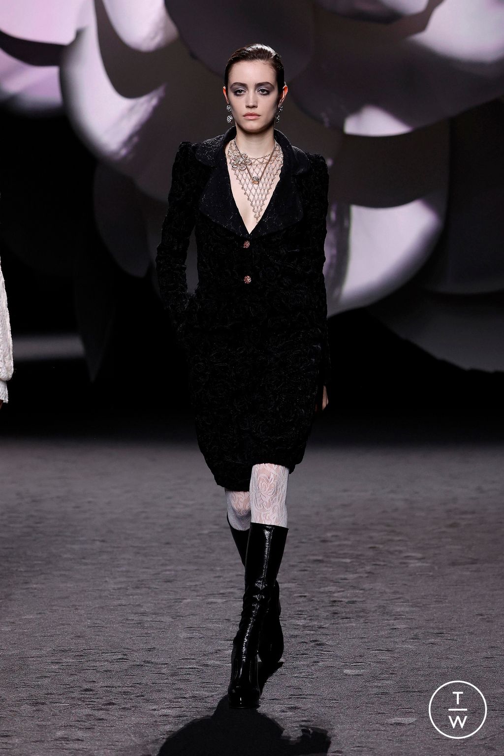 Fashion Week Paris Fall/Winter 2023 look 56 de la collection Chanel womenswear