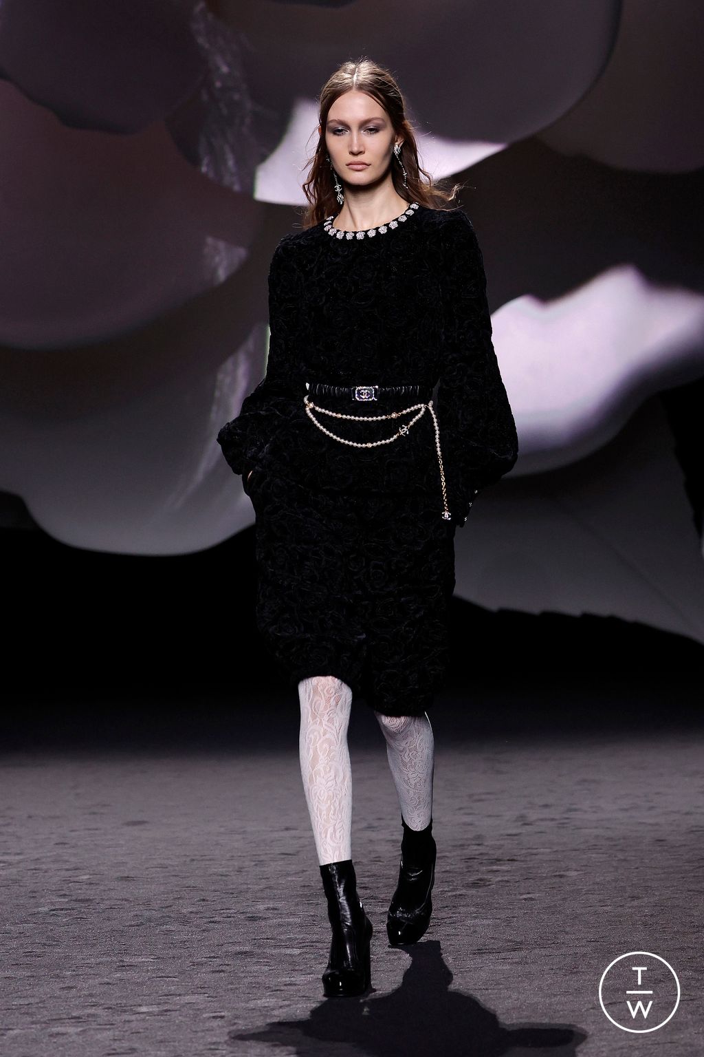 Fashion Week Paris Fall/Winter 2023 look 57 de la collection Chanel womenswear