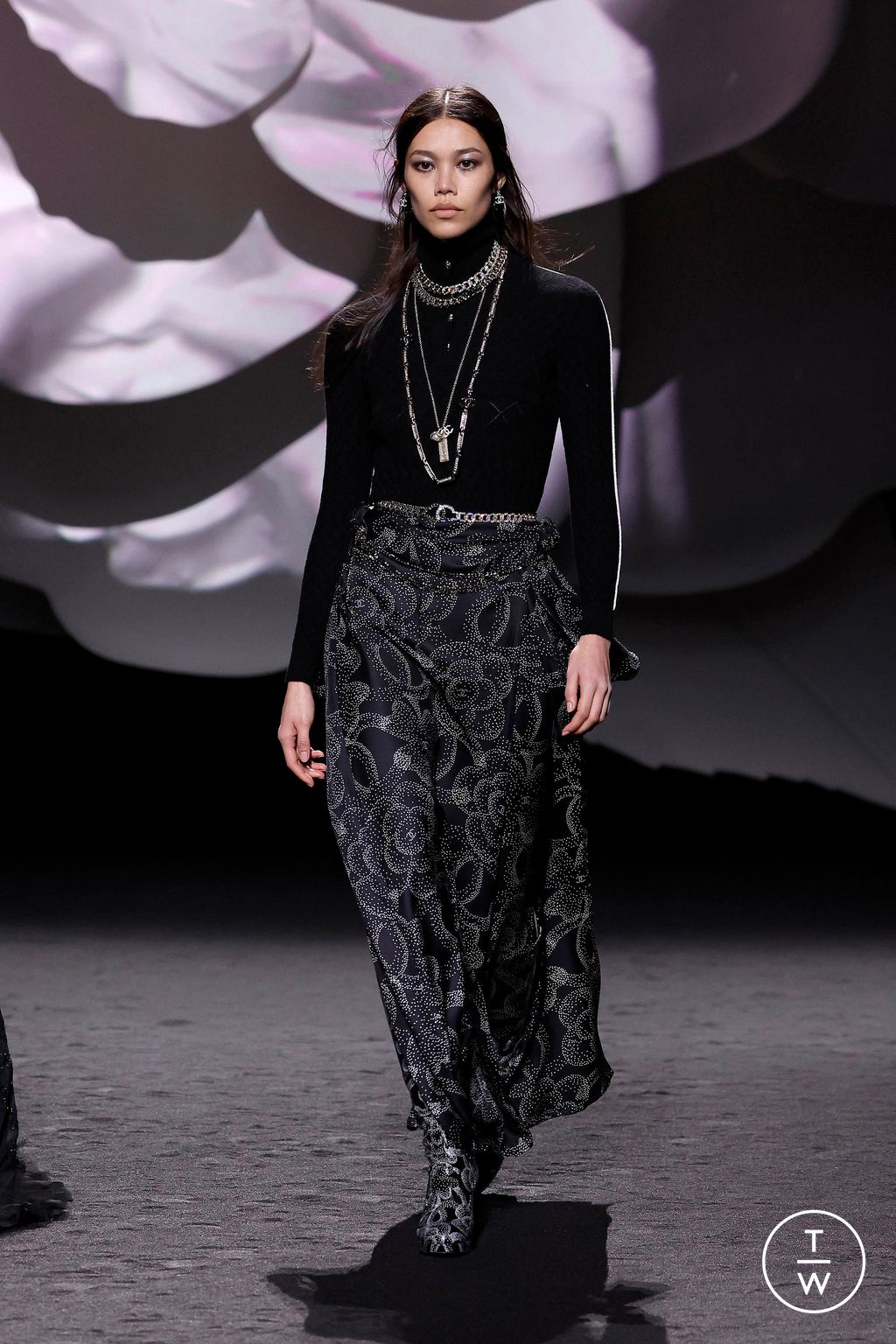 Fashion Week Paris Fall/Winter 2023 look 60 de la collection Chanel womenswear