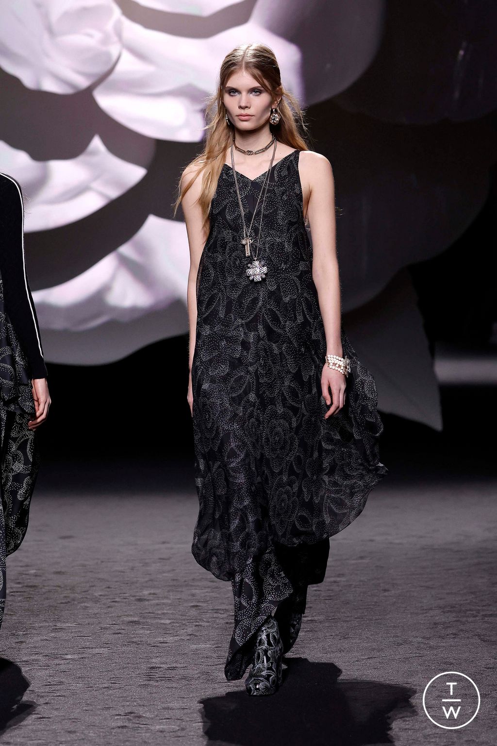 Fashion Week Paris Fall/Winter 2023 look 61 de la collection Chanel womenswear