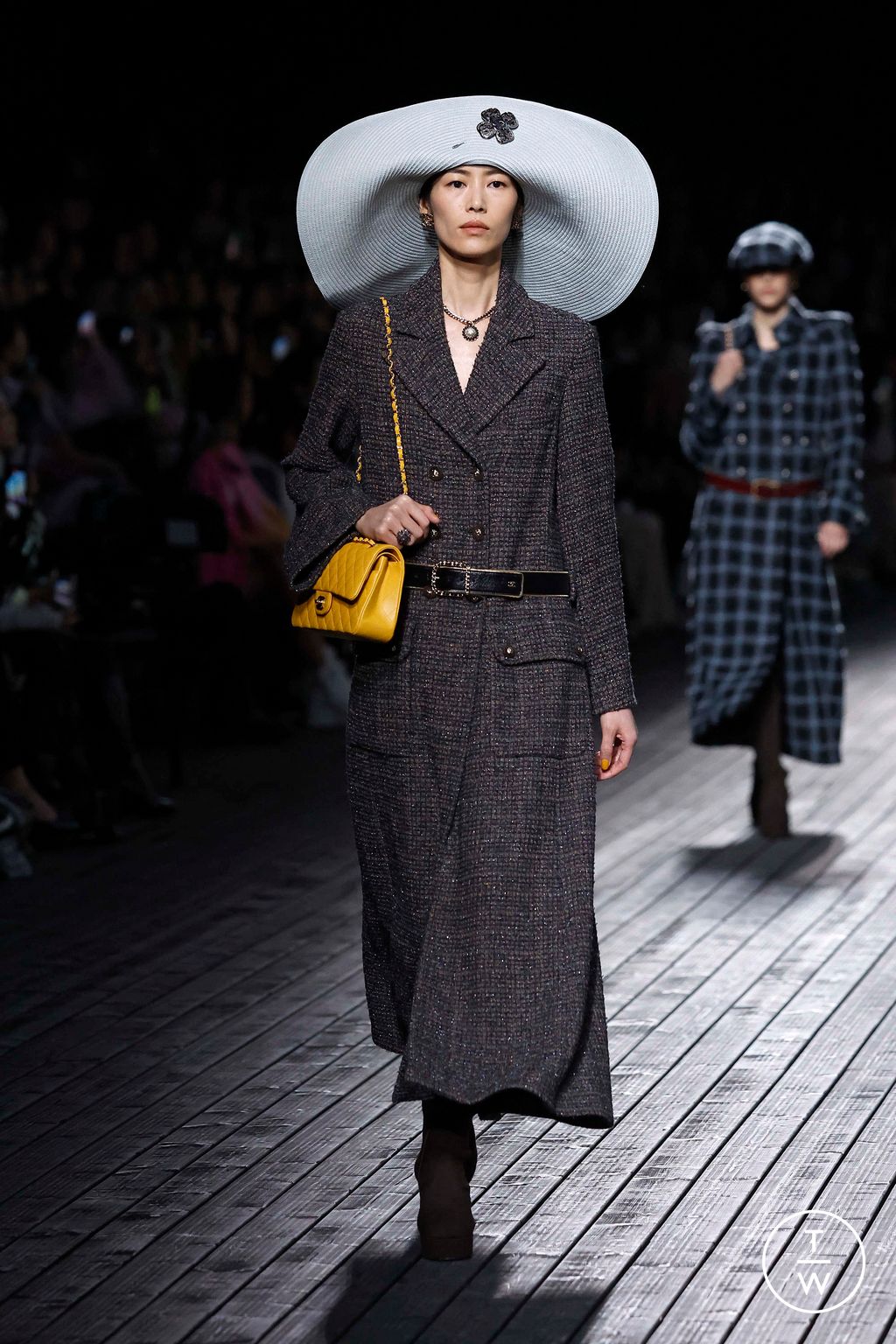 Fashion Week Paris Fall/Winter 2024 look 3 de la collection Chanel womenswear