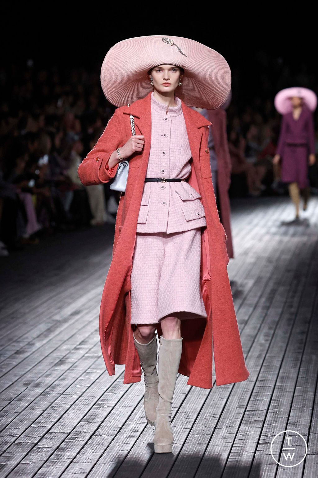 Fashion Week Paris Fall/Winter 2024 look 5 de la collection Chanel womenswear