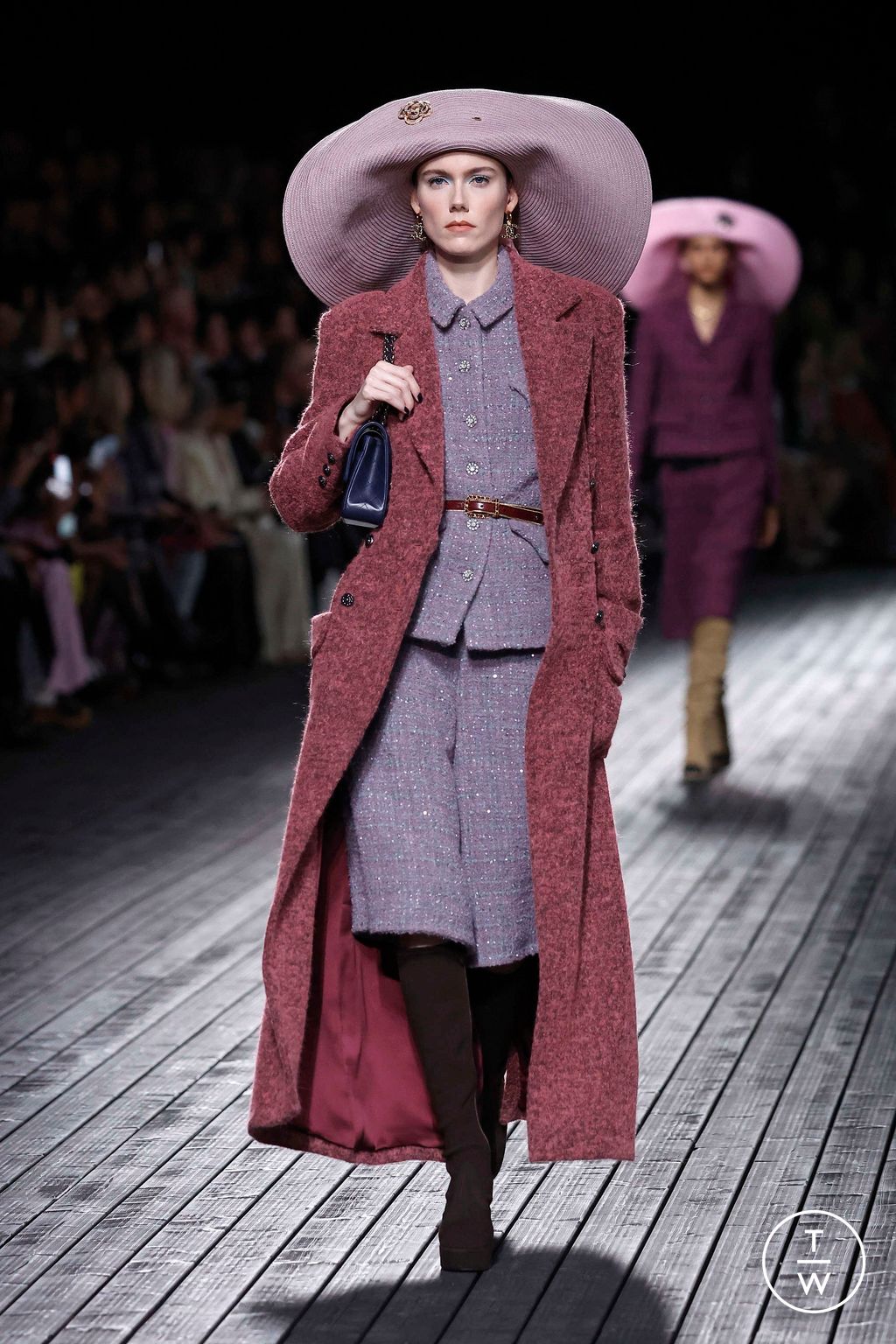 Fashion Week Paris Fall/Winter 2024 look 6 de la collection Chanel womenswear