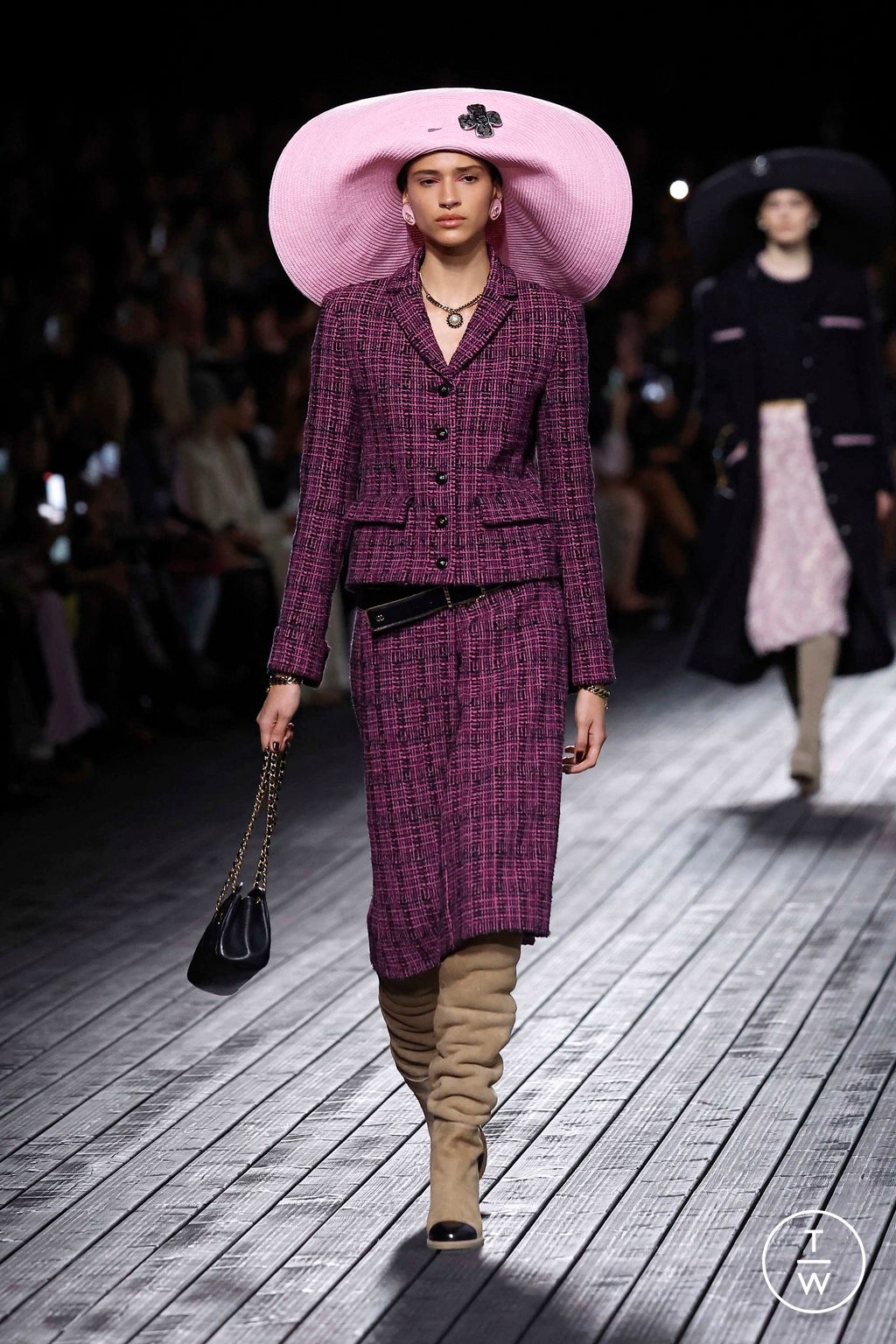 Fashion Week Paris Fall/Winter 2024 look 7 from the Chanel collection 女装