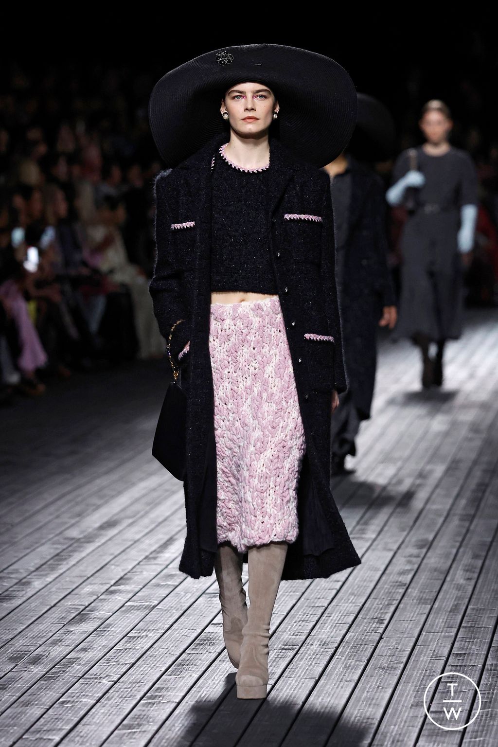 Fashion Week Paris Fall/Winter 2024 look 8 de la collection Chanel womenswear
