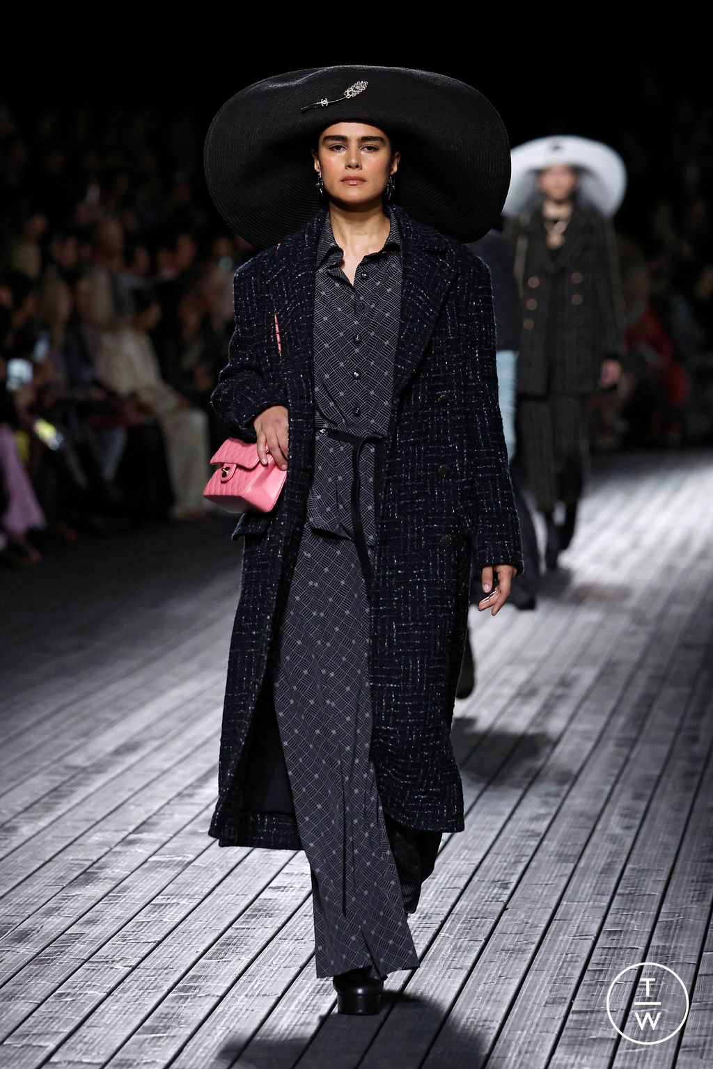 Fashion Week Paris Fall/Winter 2024 look 9 de la collection Chanel womenswear
