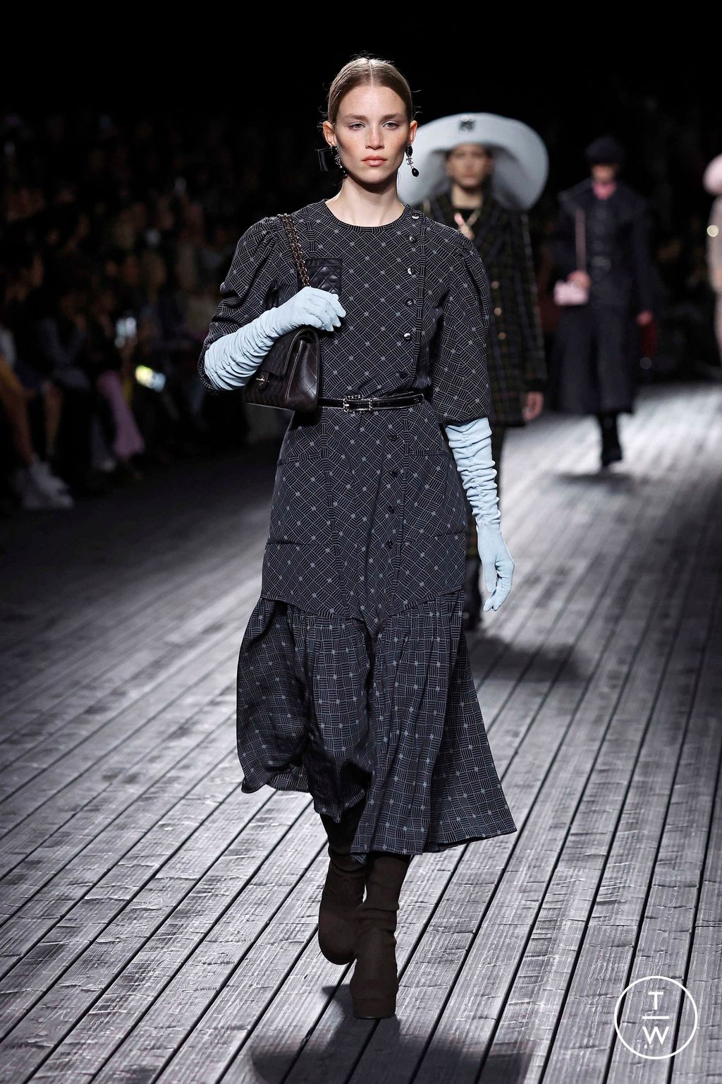 Fashion Week Paris Fall/Winter 2024 look 10 de la collection Chanel womenswear