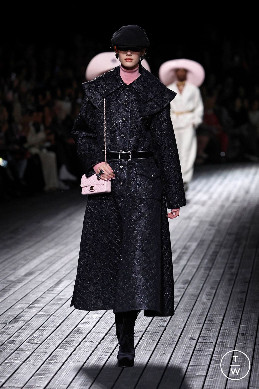 Fashion Week Paris Fall/Winter 2024 look 12 de la collection Chanel womenswear