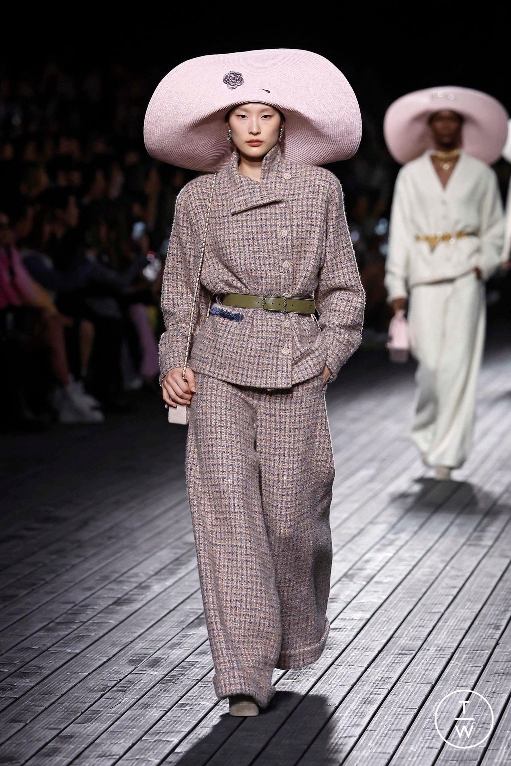 Fashion Week Paris Fall/Winter 2024 look 13 de la collection Chanel womenswear