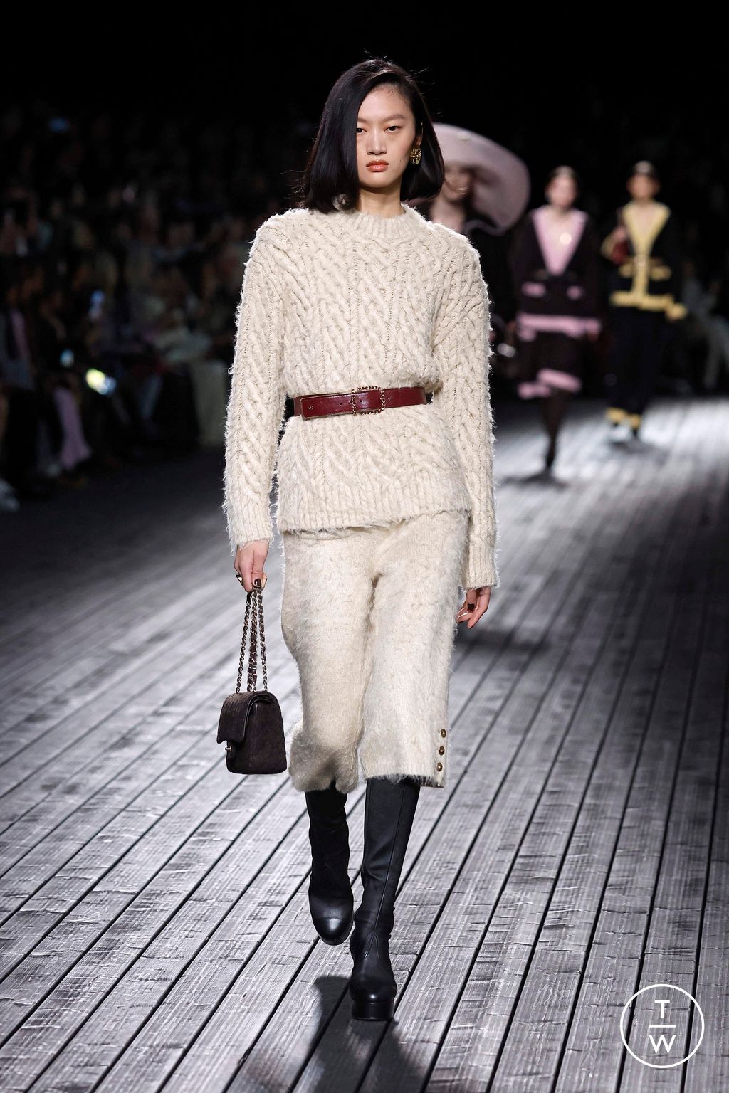 Fashion Week Paris Fall/Winter 2024 look 18 de la collection Chanel womenswear