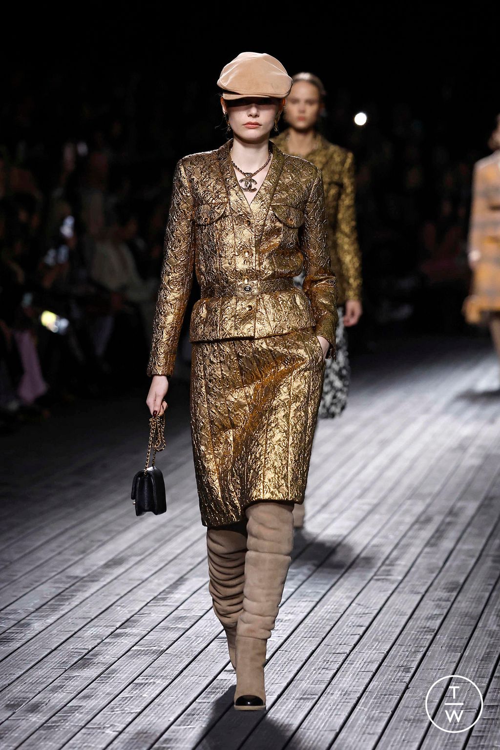 Fashion Week Paris Fall/Winter 2024 look 24 de la collection Chanel womenswear