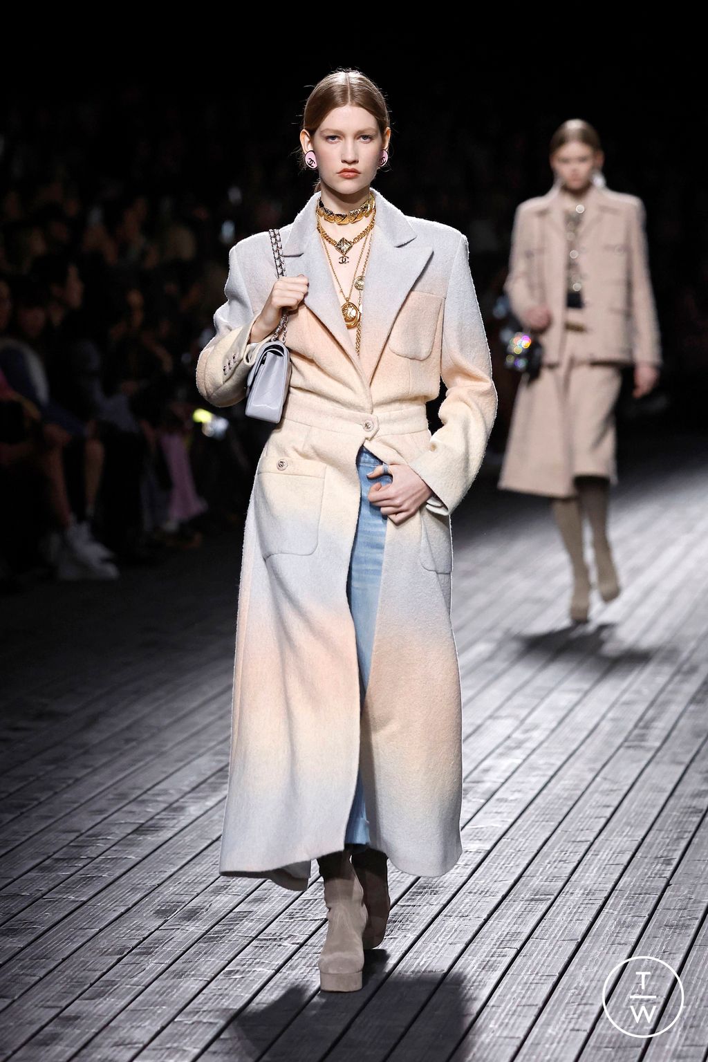 Fashion Week Paris Fall/Winter 2024 look 27 de la collection Chanel womenswear